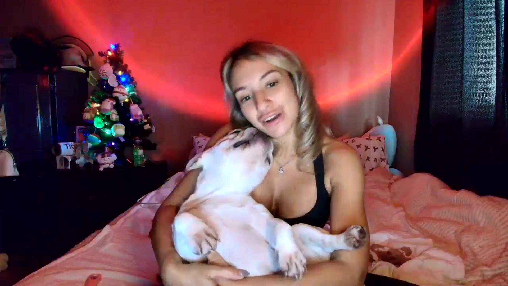Gallery image thumbnail from CashleyBanks's myfreecams stream on, 11/18/2025, 19:36 image 17 of 20