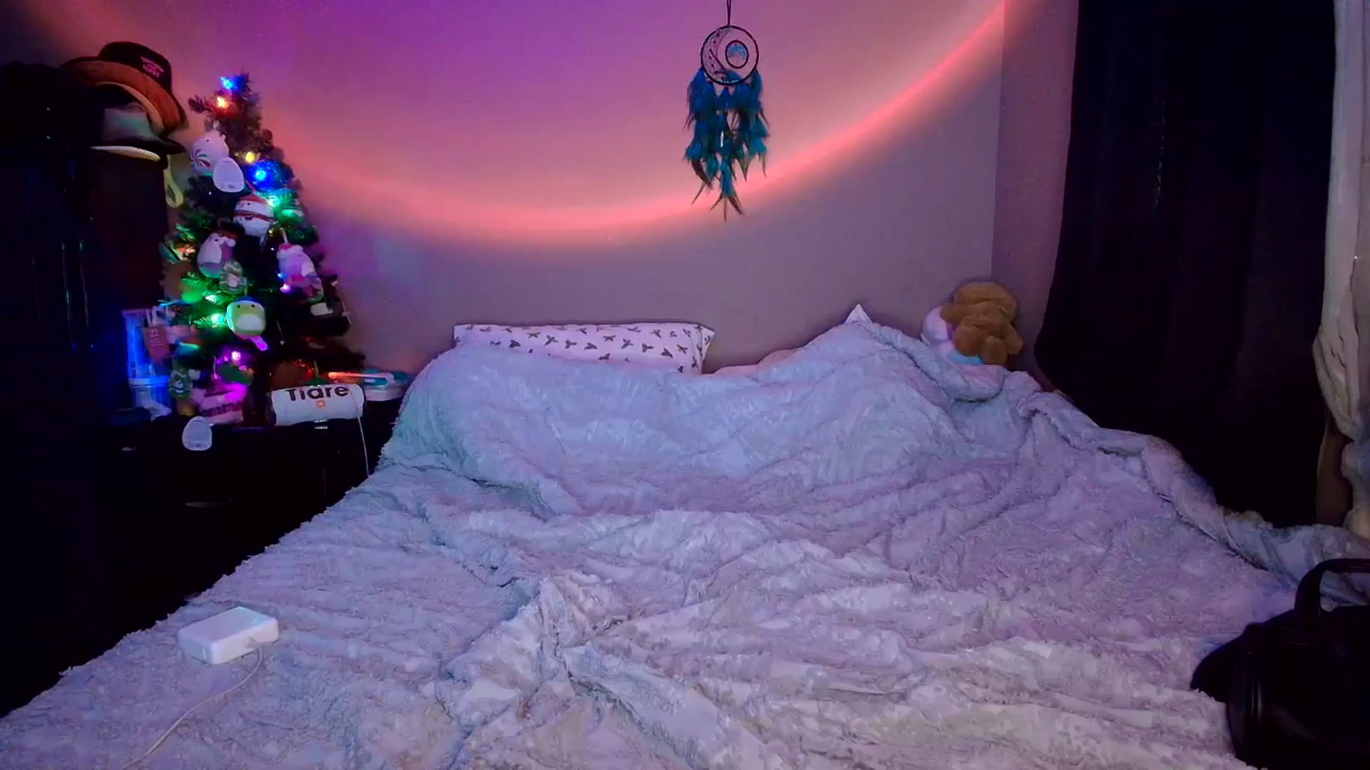 Gallery image thumbnail from CashleyBanks's myfreecams stream on, 12/16/2025, 20:00 image 10 of 20