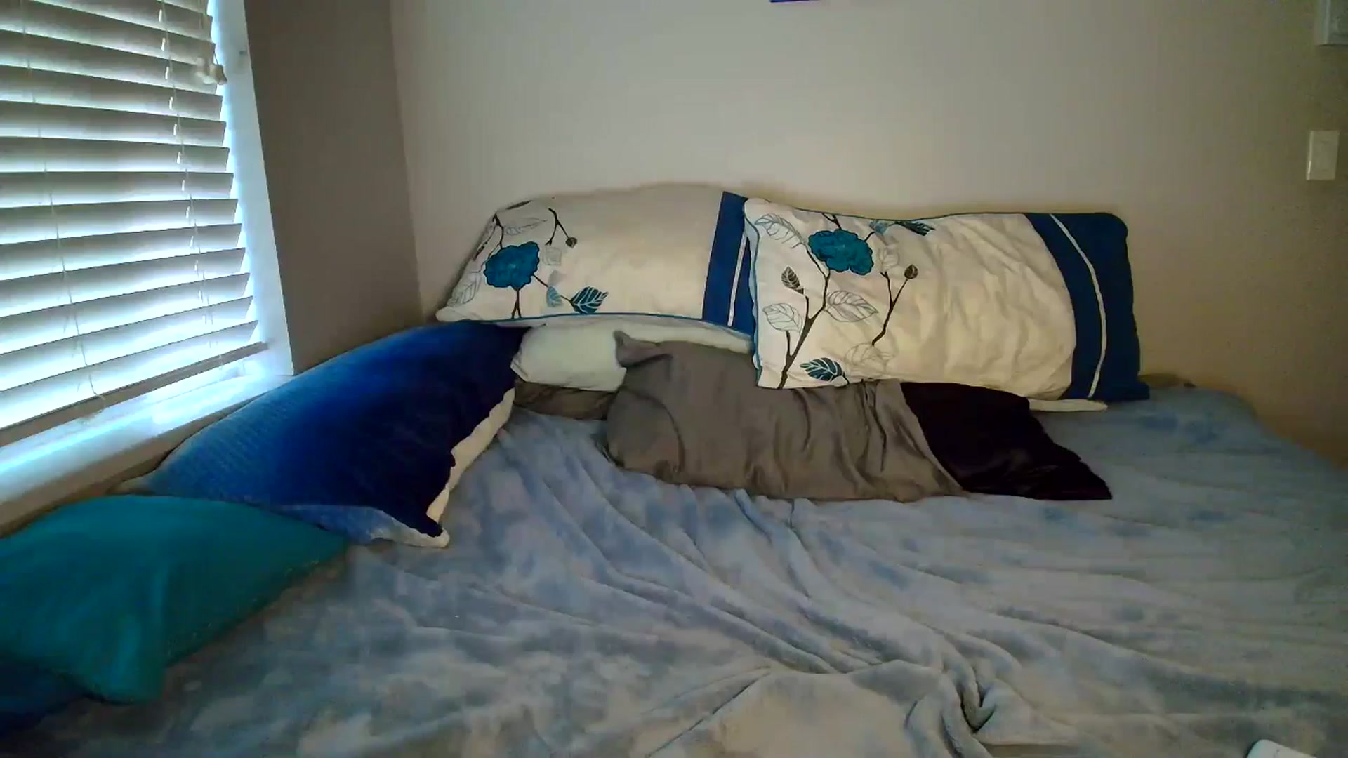 Gallery image thumbnail from CashleyBanks's myfreecams stream on, 04/25/2026, 03:03 image 16 of 20