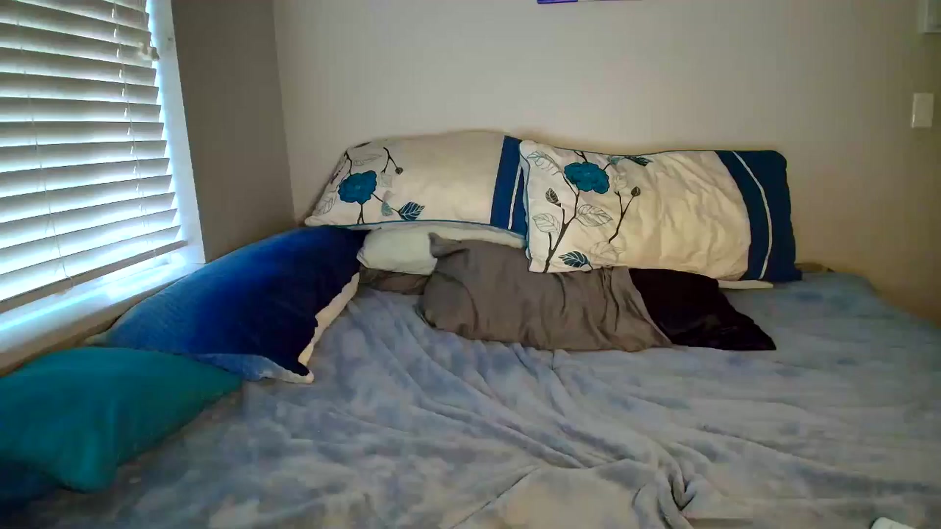 Gallery image thumbnail from CashleyBanks's myfreecams stream on, 04/25/2026, 03:03 image 17 of 20