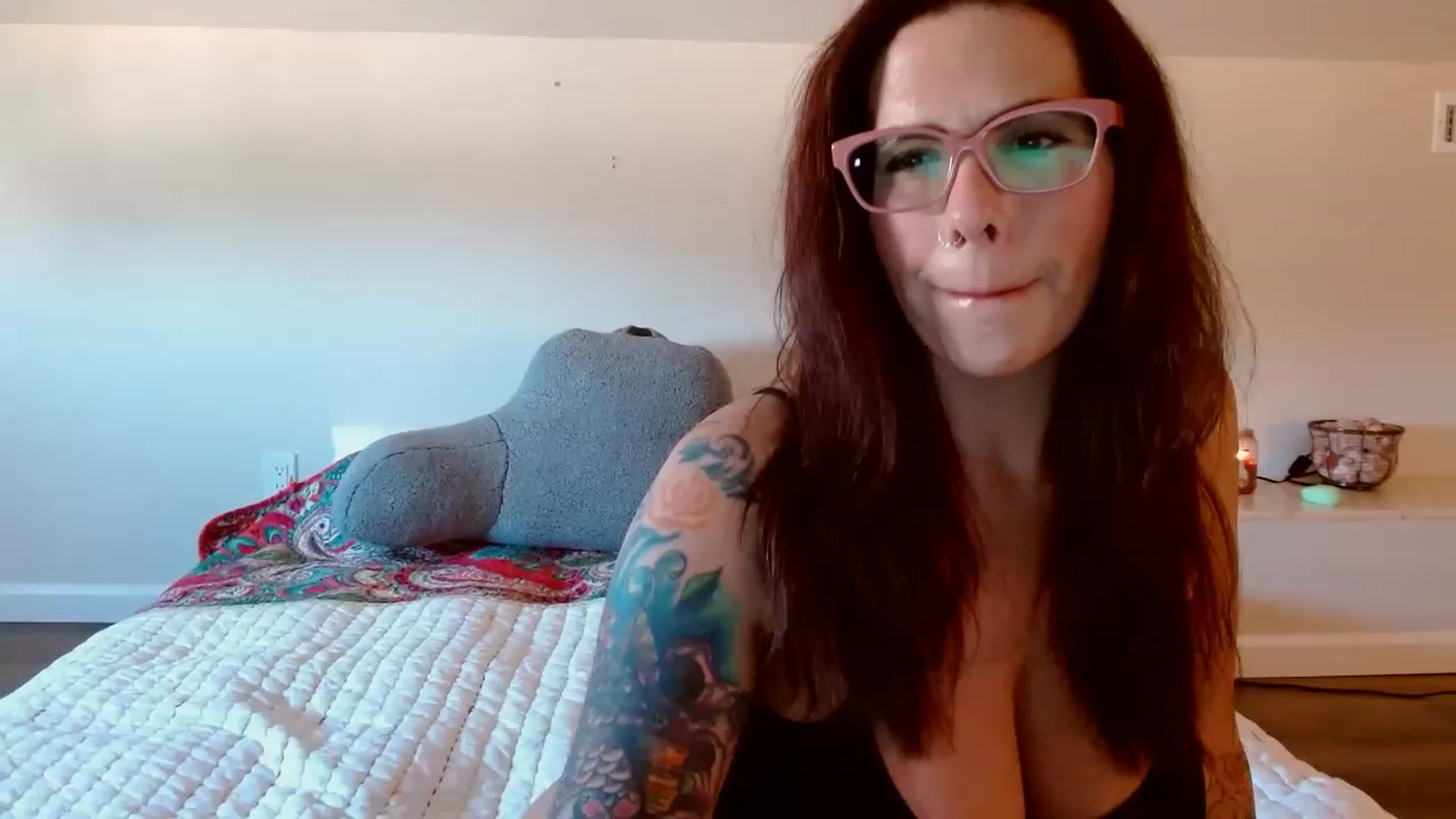 Gallery image thumbnail from CashmereFoxxx's myfreecams stream on, 11/18/2022, 20:17 image 10 of 20