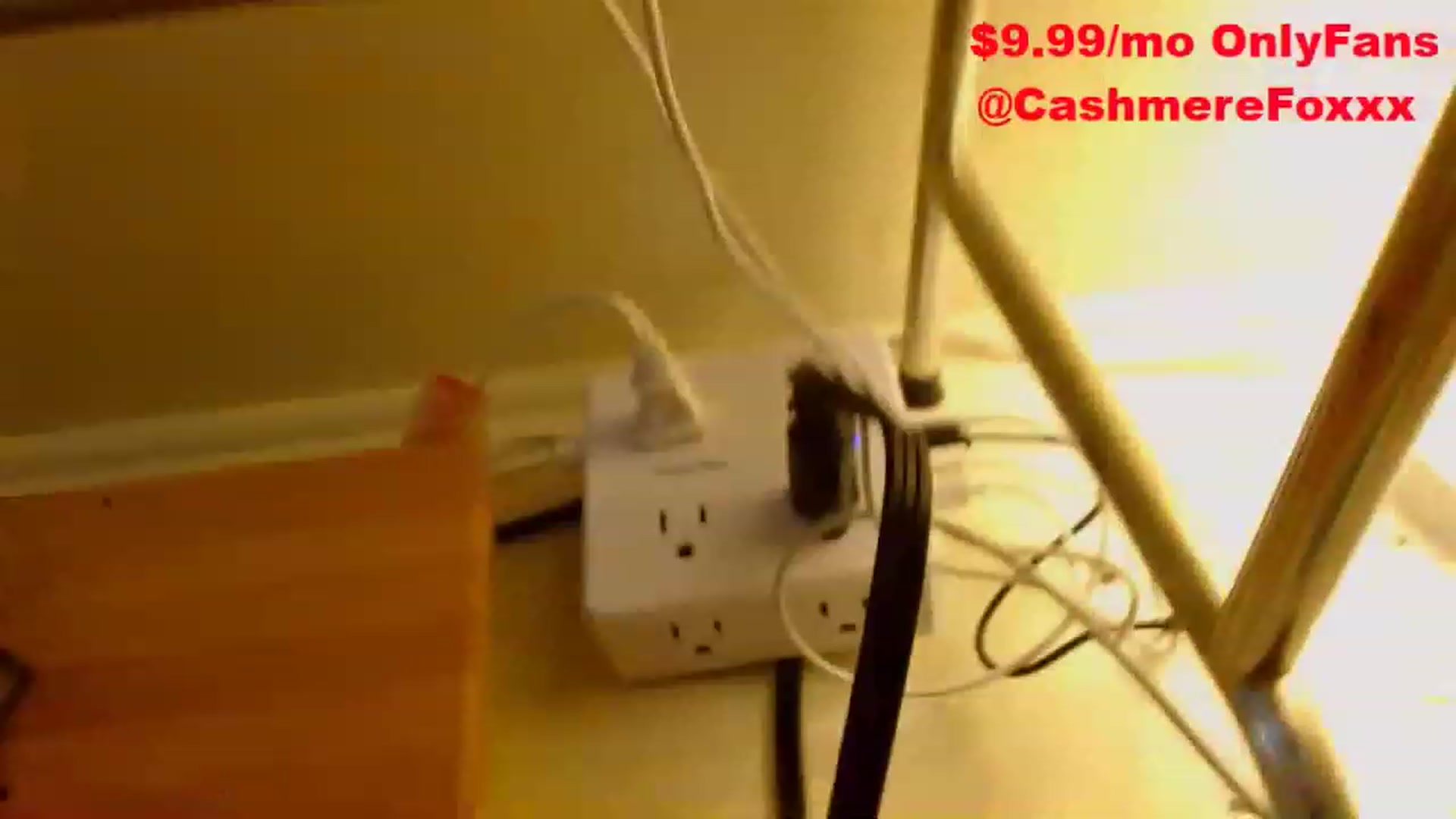 Gallery image thumbnail from CashmereFoxxx's myfreecams stream on, 12/09/2022, 08:57 image 3 of 20