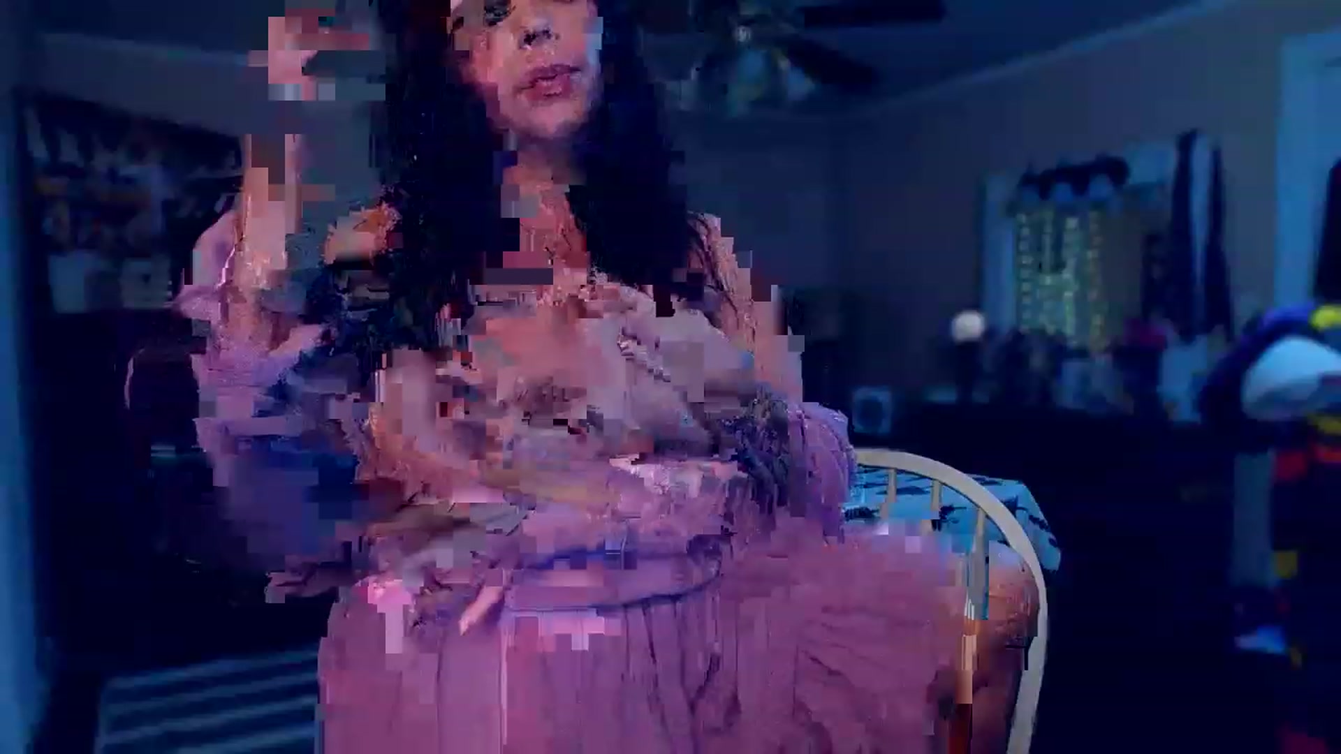Gallery image thumbnail from CashmereFoxxx's myfreecams stream on, 12/20/2022, 24:49 image 18 of 20