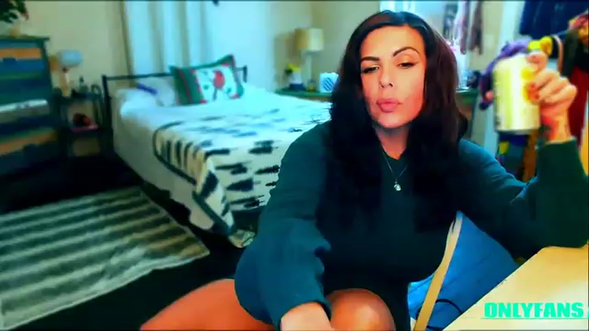 Gallery image thumbnail from CashmereFoxxx's myfreecams stream on, 12/20/2022, 06:59 image 6 of 20