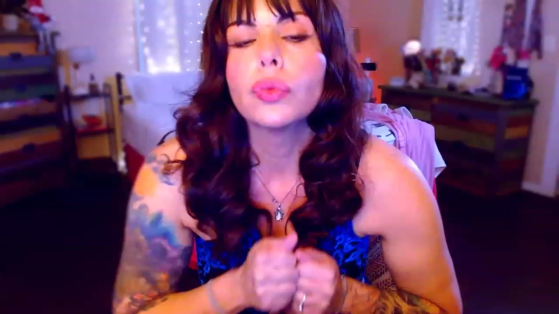 Gallery image thumbnail from CashmereFoxxx's myfreecams stream on, 12/27/2022, 22:53 image 1 of 20