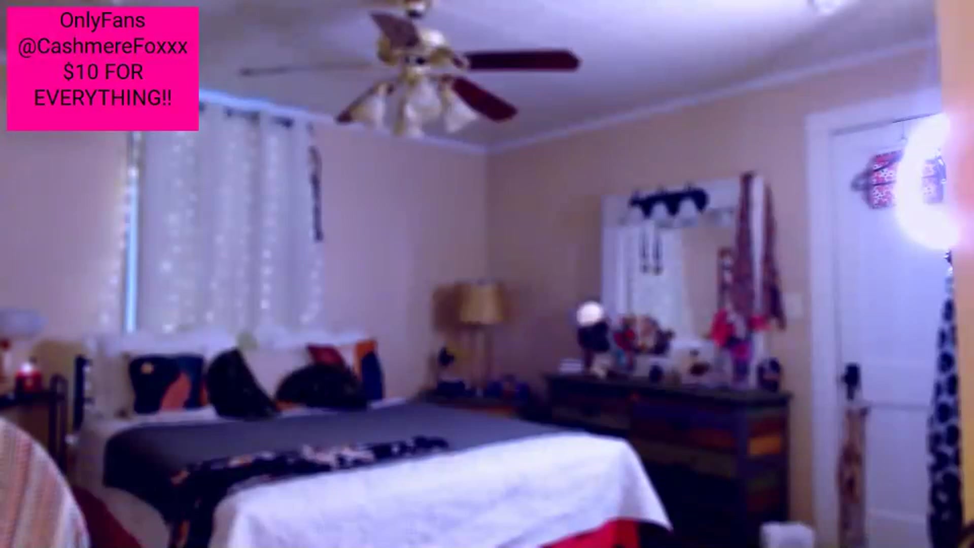 Gallery image thumbnail from CashmereFoxxx's myfreecams stream on, 12/29/2022, 18:09 image 14 of 20