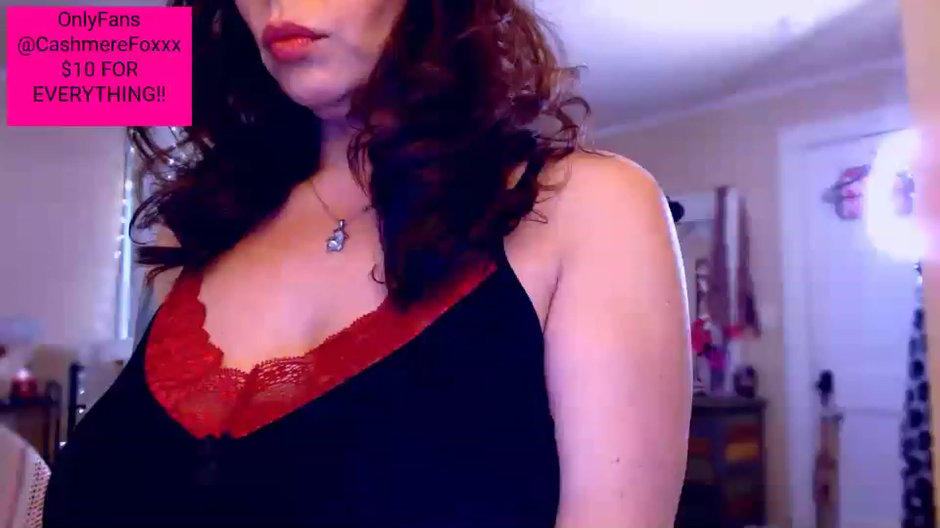 Gallery image thumbnail from CashmereFoxxx's myfreecams stream on, 12/29/2022, 18:09 image 15 of 20