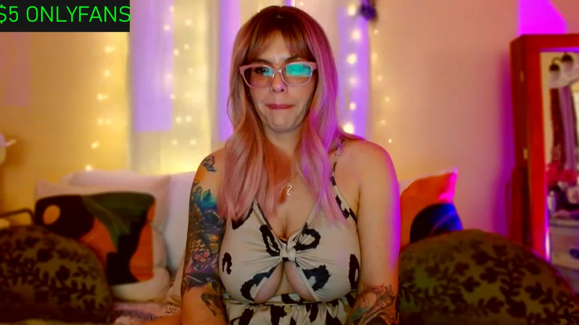 Gallery image thumbnail from CashmereFoxxx's myfreecams stream on, 01/28/2023, 02:09 image 3 of 20