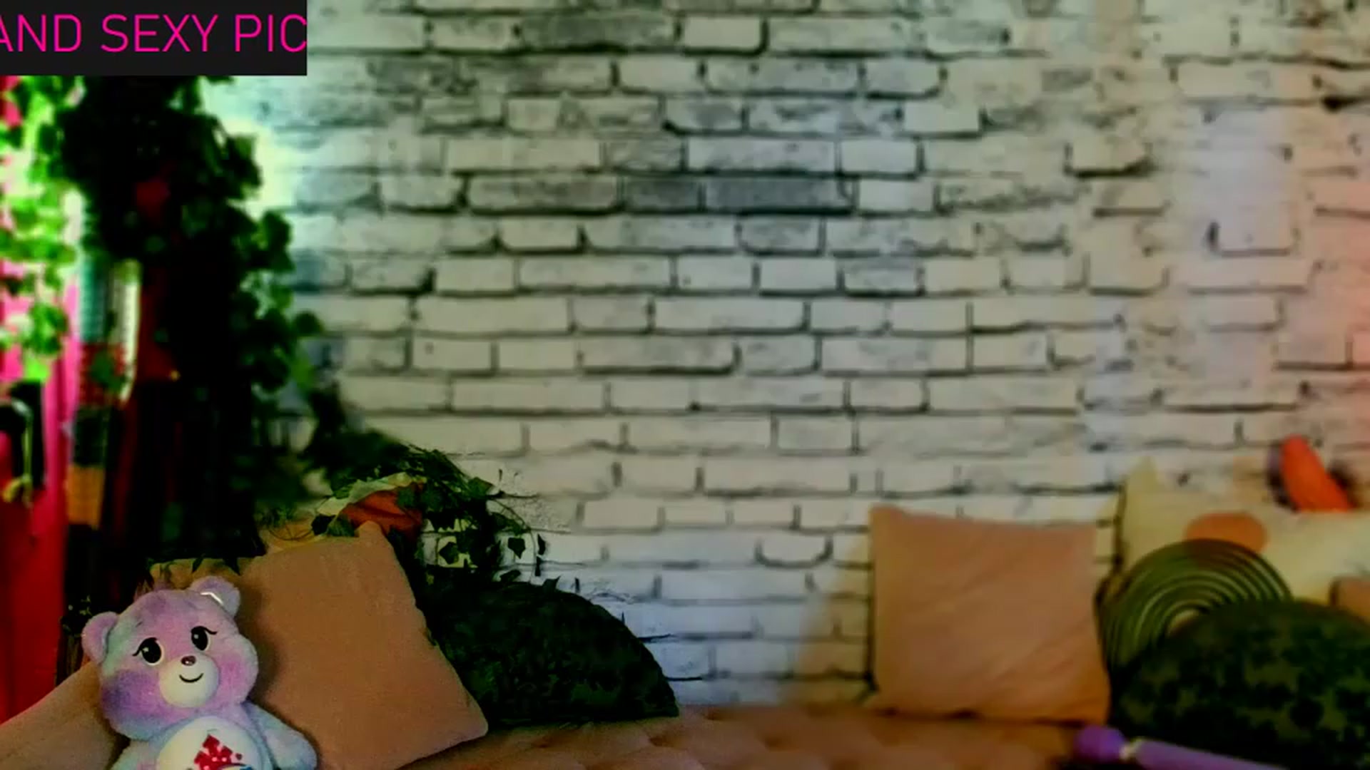 Gallery image thumbnail from CashmereFoxxx's myfreecams stream on, 02/06/2023, 16:26 image 10 of 20