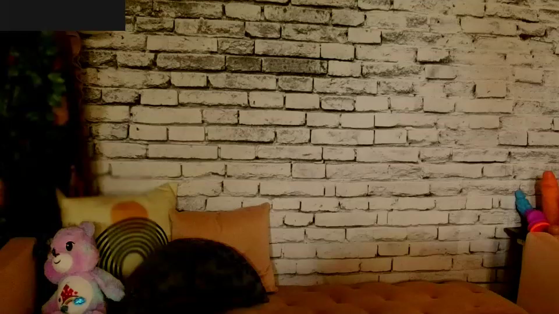 Gallery image thumbnail from CashmereFoxxx's myfreecams stream on, 02/07/2023, 20:59 image 19 of 20