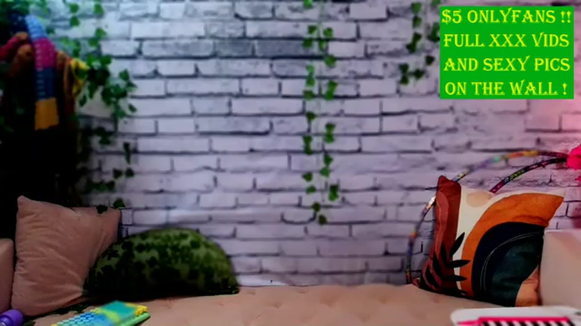 Gallery image thumbnail from CashmereFoxxx's myfreecams stream on, 02/14/2023, 24:05 image 10 of 20