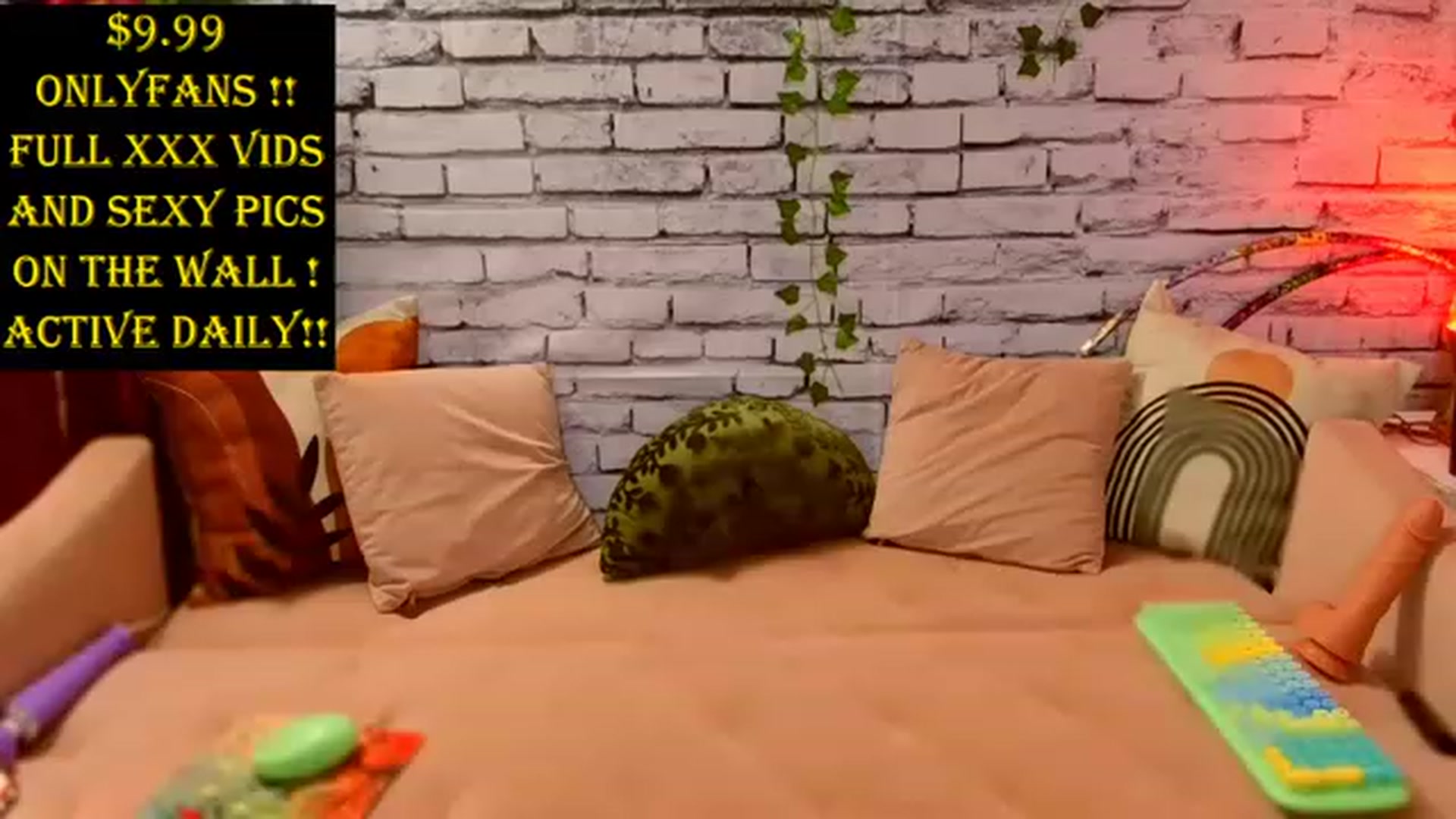 Gallery image thumbnail from CashmereFoxxx's myfreecams stream on, 02/18/2023, 01:26 image 3 of 20