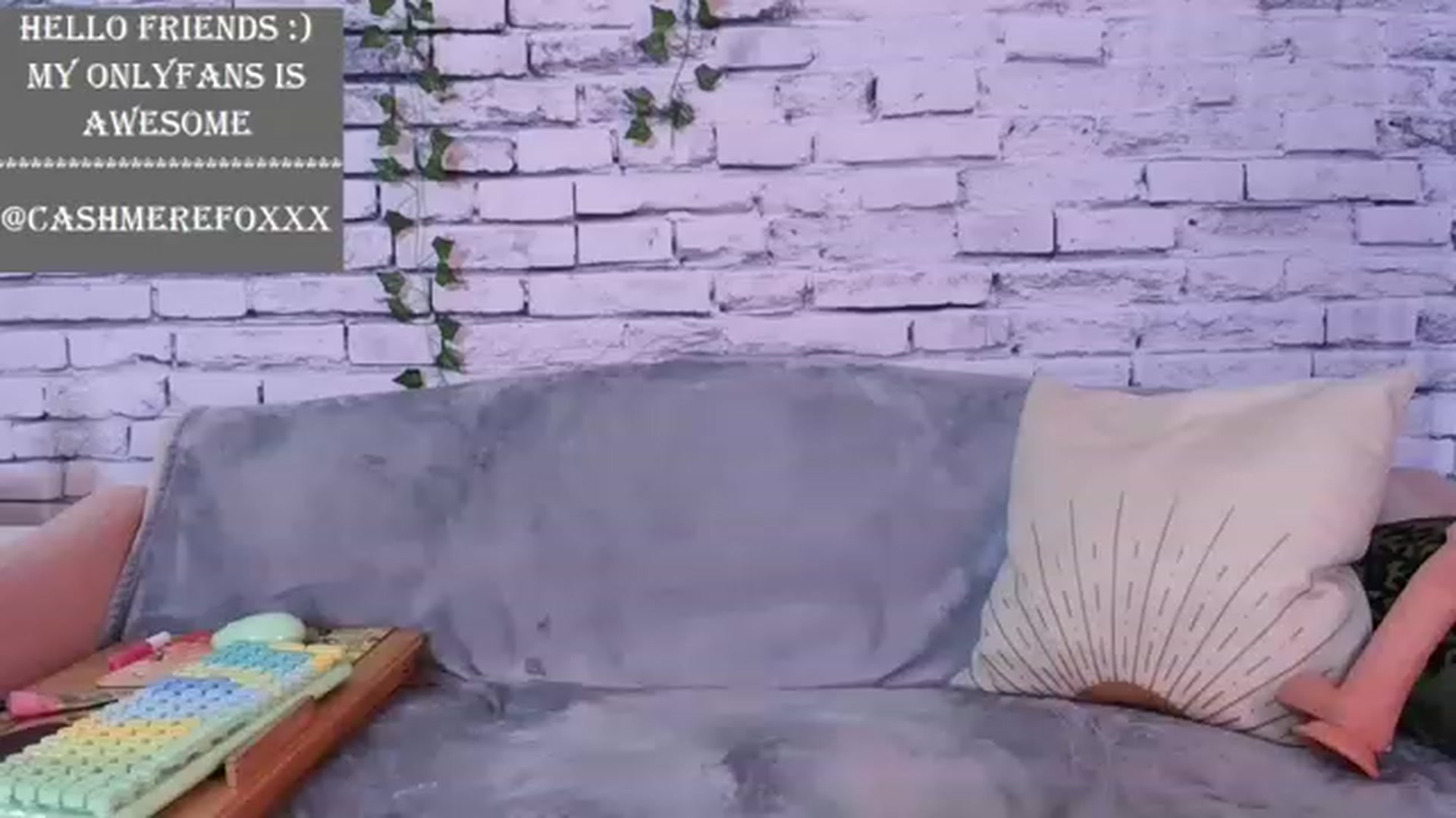 Gallery image thumbnail from CashmereFoxxx's myfreecams stream on, 03/06/2023, 19:16 image 9 of 20