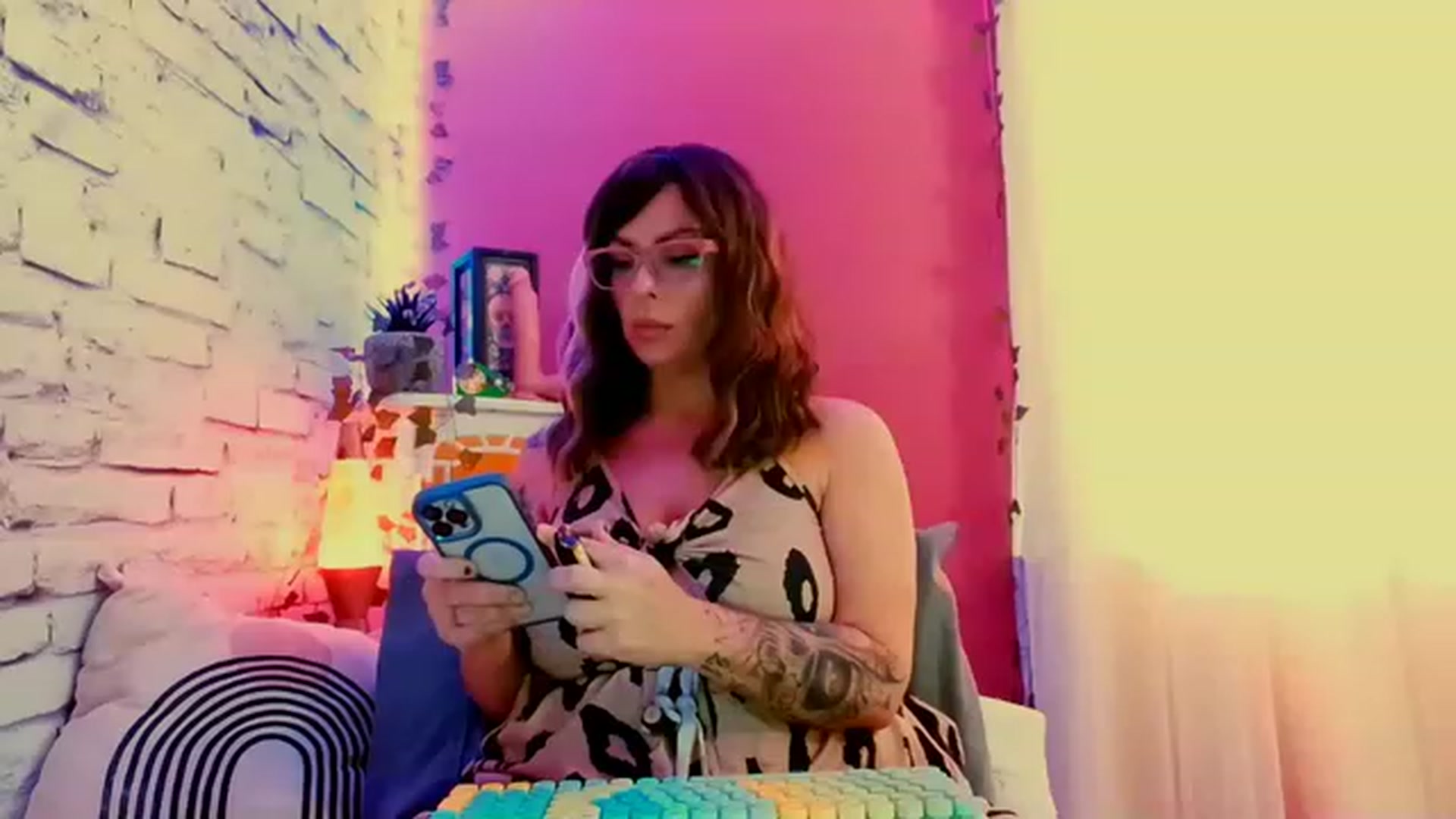 Gallery image thumbnail from CashmereFoxxx's myfreecams stream on, 06/03/2023, 19:13 image 9 of 20