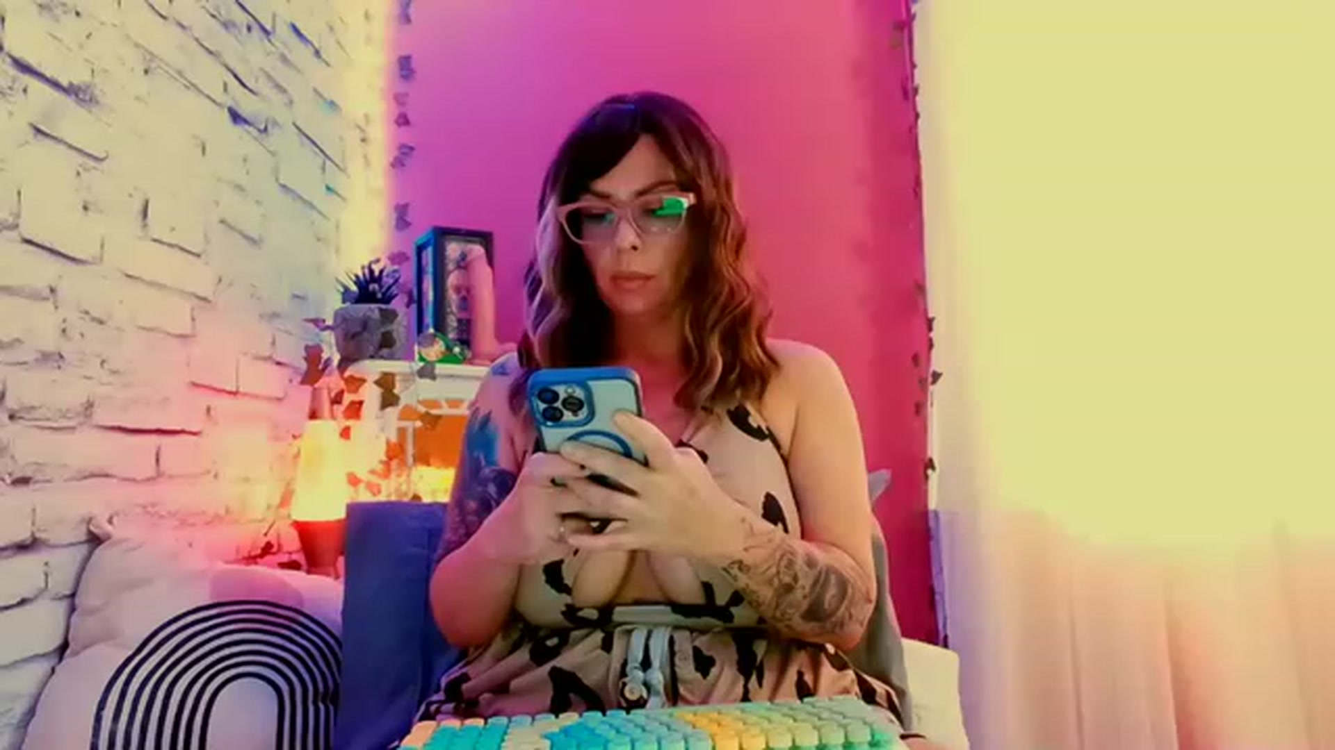 Gallery image thumbnail from CashmereFoxxx's myfreecams stream on, 06/03/2023, 19:13 image 10 of 20