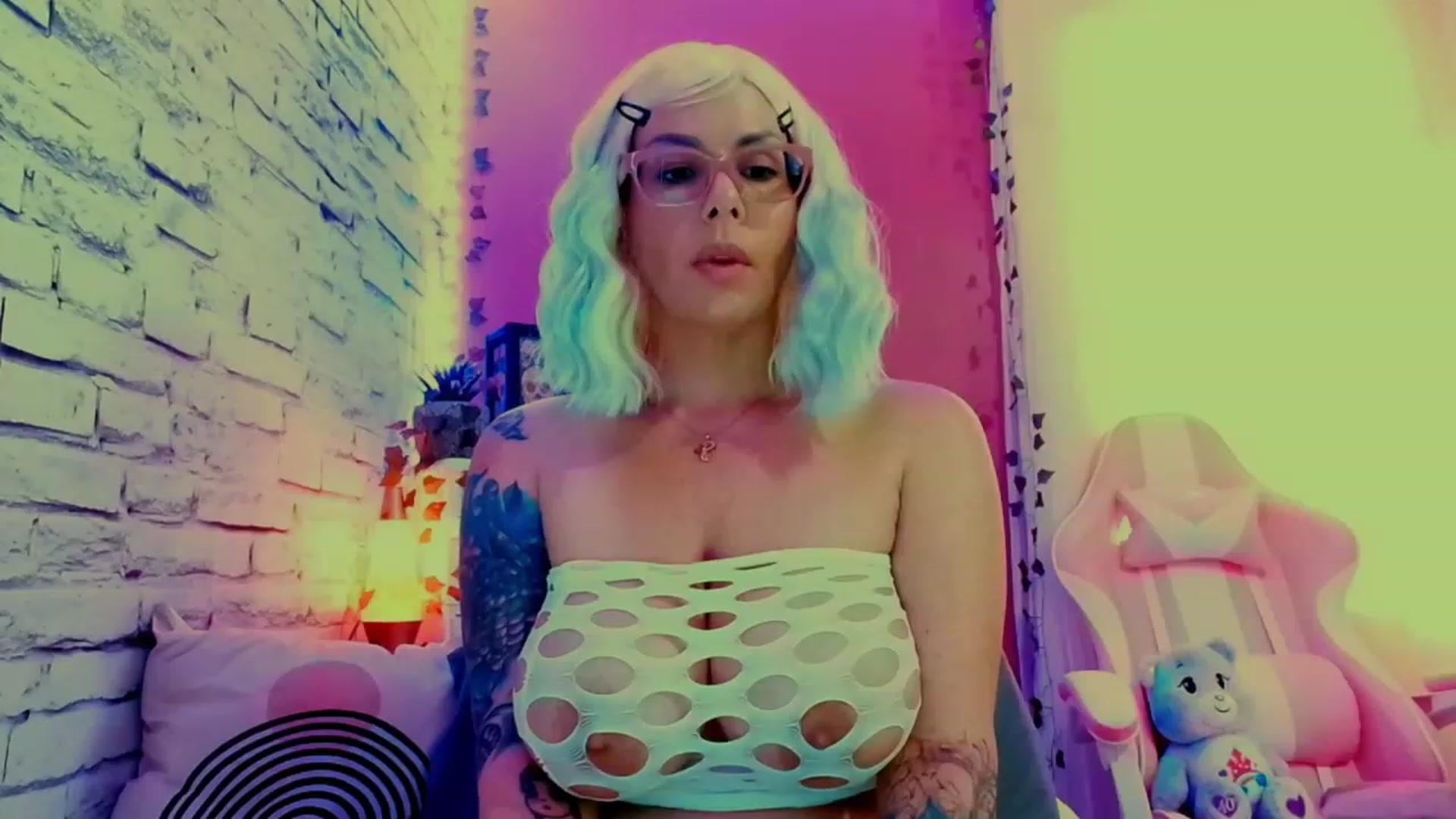Gallery image thumbnail from CashmereFoxxx's myfreecams stream on, 06/10/2023, 14:32 image 19 of 20