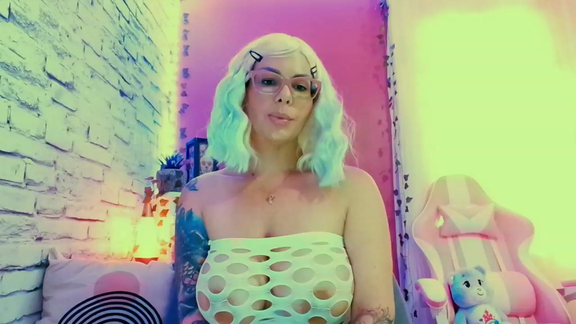 Gallery image thumbnail from CashmereFoxxx's myfreecams stream on, 06/10/2023, 14:32 image 1 of 20