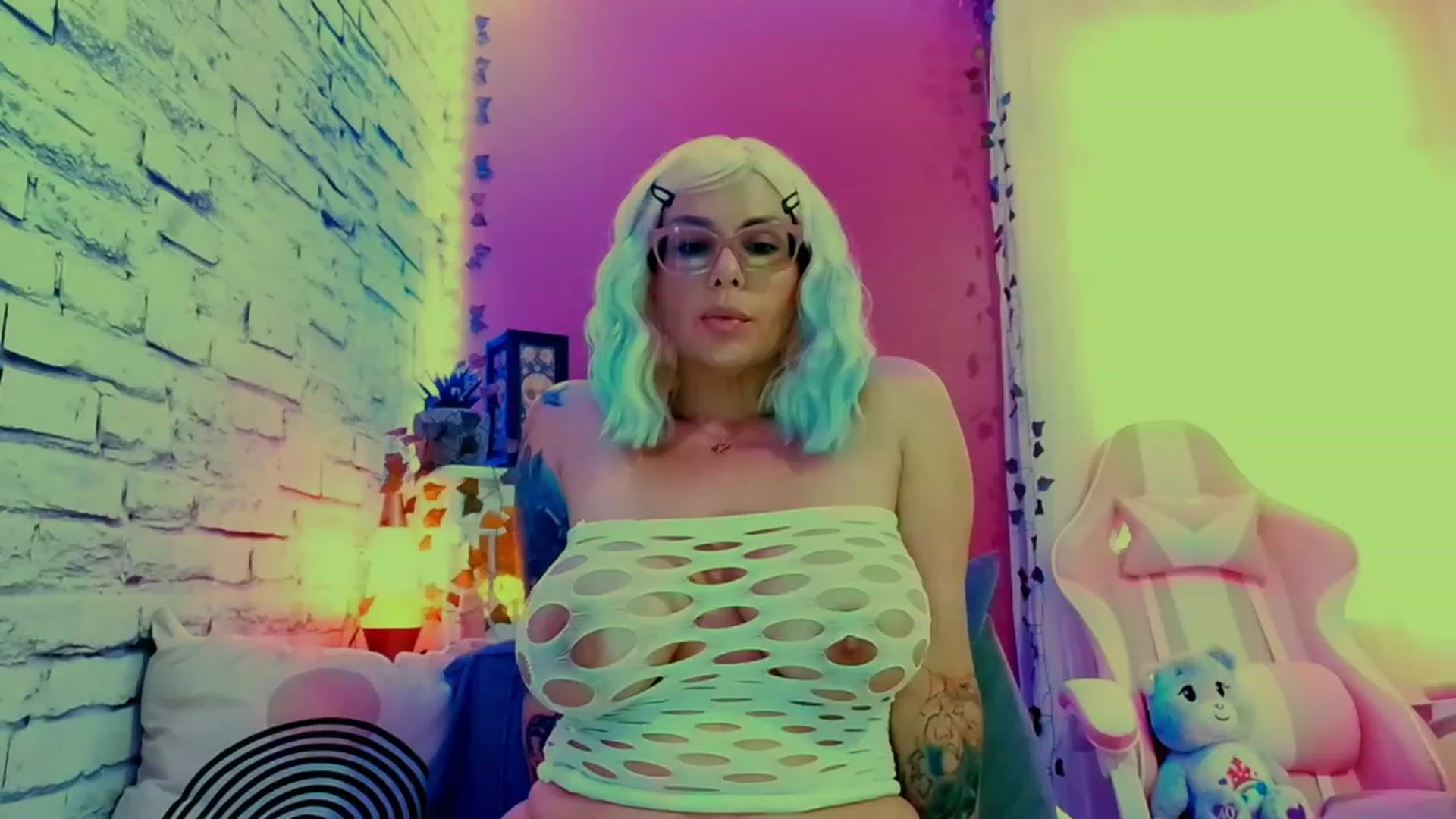 Gallery image thumbnail from CashmereFoxxx's myfreecams stream on, 06/10/2023, 14:32 image 9 of 20