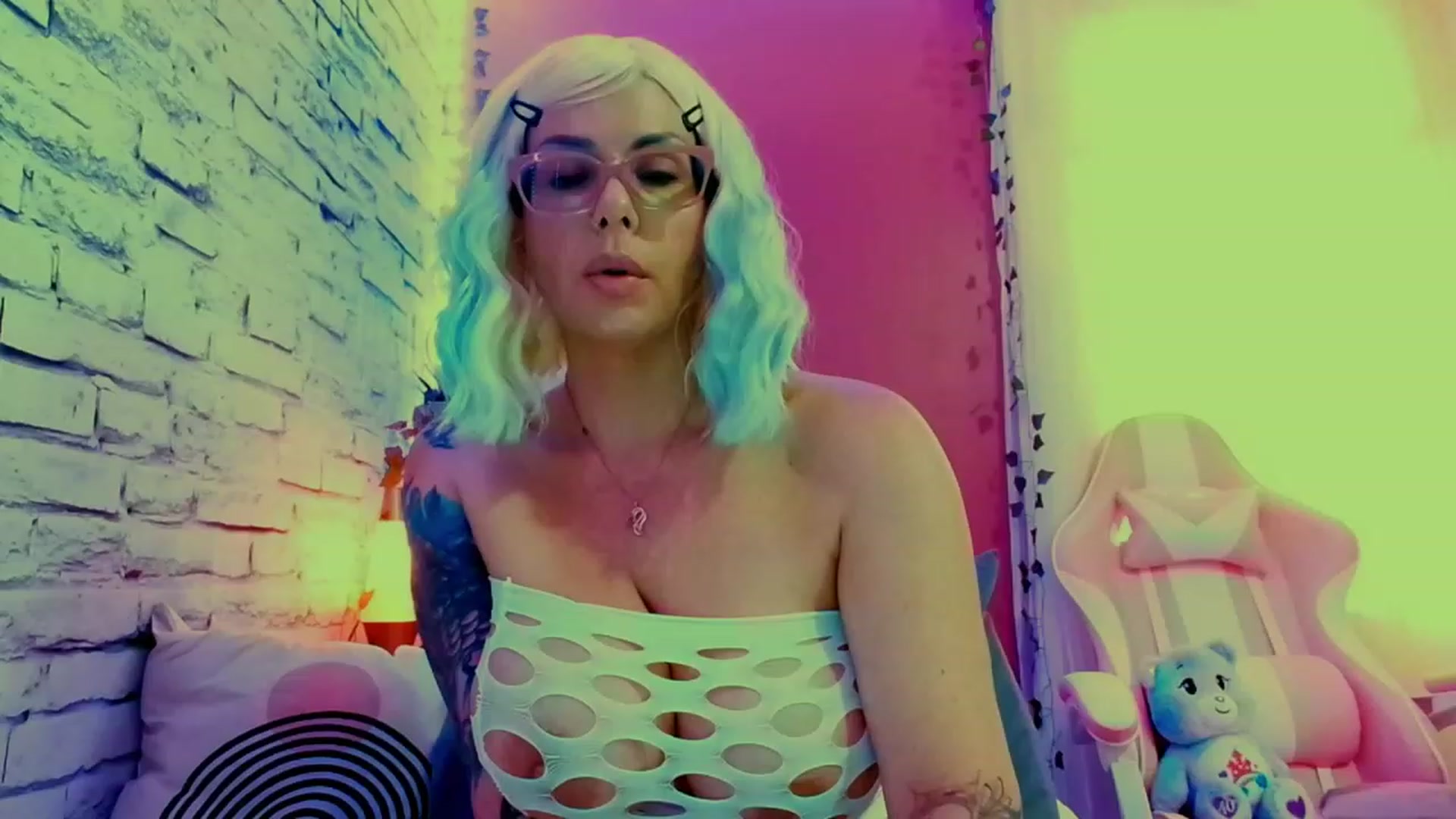 Gallery image thumbnail from CashmereFoxxx's myfreecams stream on, 06/10/2023, 14:32 image 10 of 20