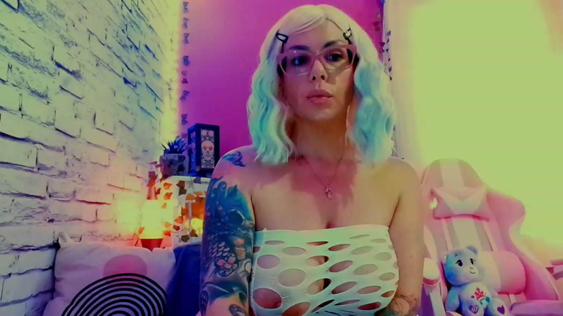 Gallery image thumbnail from CashmereFoxxx's myfreecams stream on, 06/10/2023, 14:32 image 13 of 20