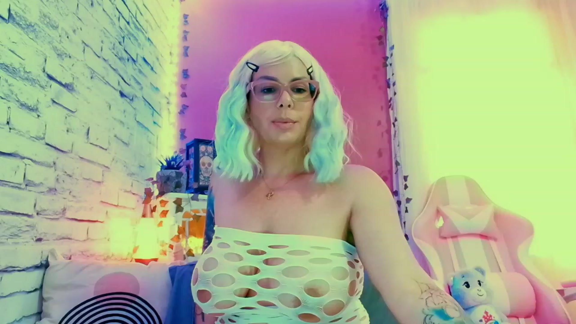 Gallery image thumbnail from CashmereFoxxx's myfreecams stream on, 06/10/2023, 14:32 image 2 of 20