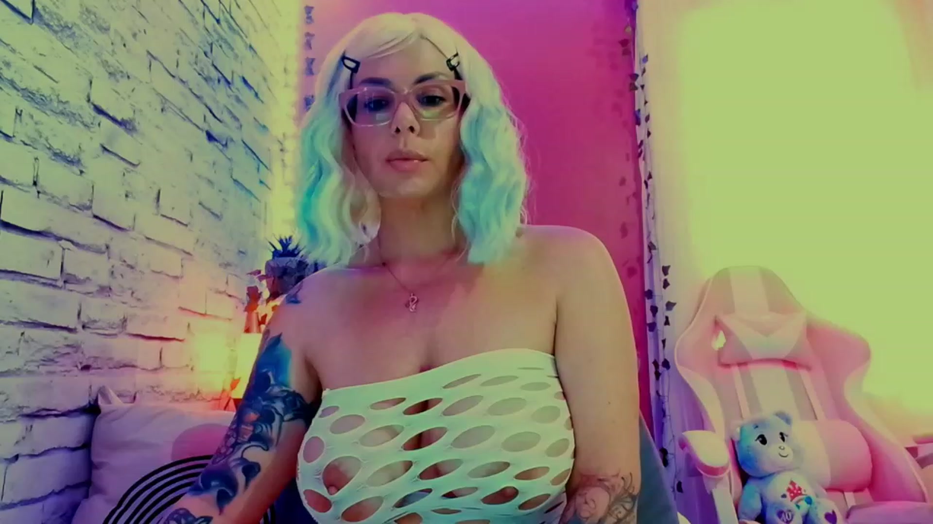 Gallery image thumbnail from CashmereFoxxx's myfreecams stream on, 06/10/2023, 14:32 image 14 of 20