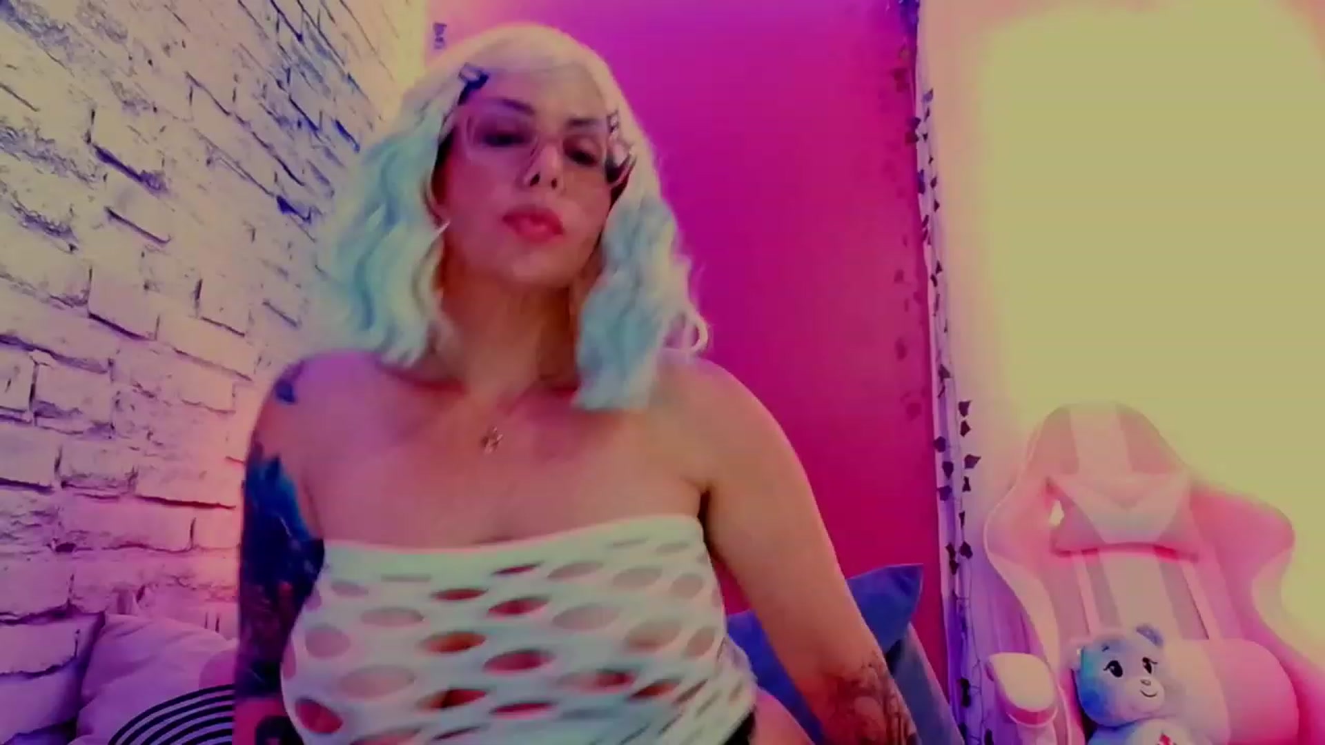 Gallery image thumbnail from CashmereFoxxx's myfreecams stream on, 06/10/2023, 16:33 image 15 of 20