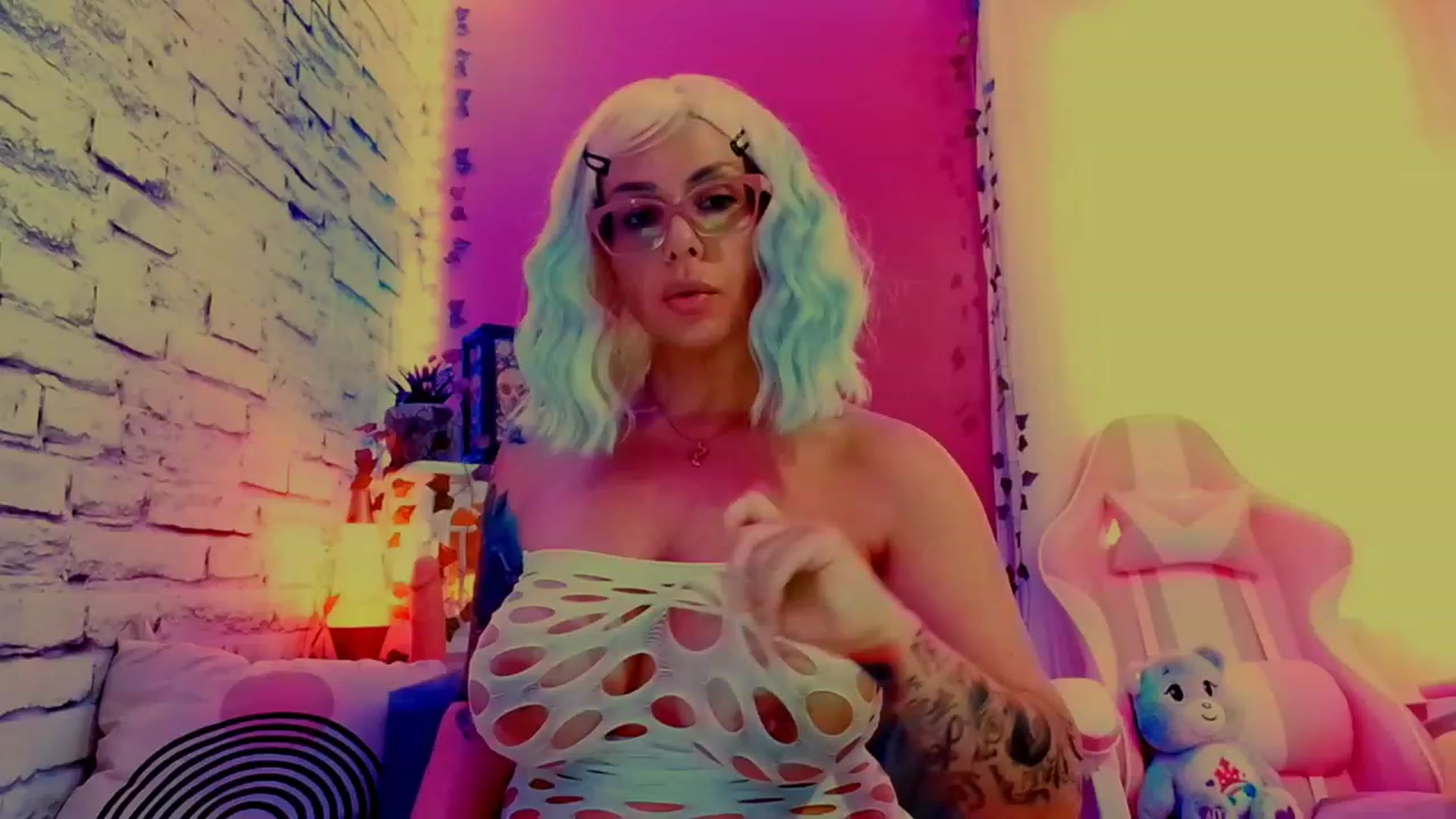 Gallery image thumbnail from CashmereFoxxx's myfreecams stream on, 06/10/2023, 16:33 image 2 of 20