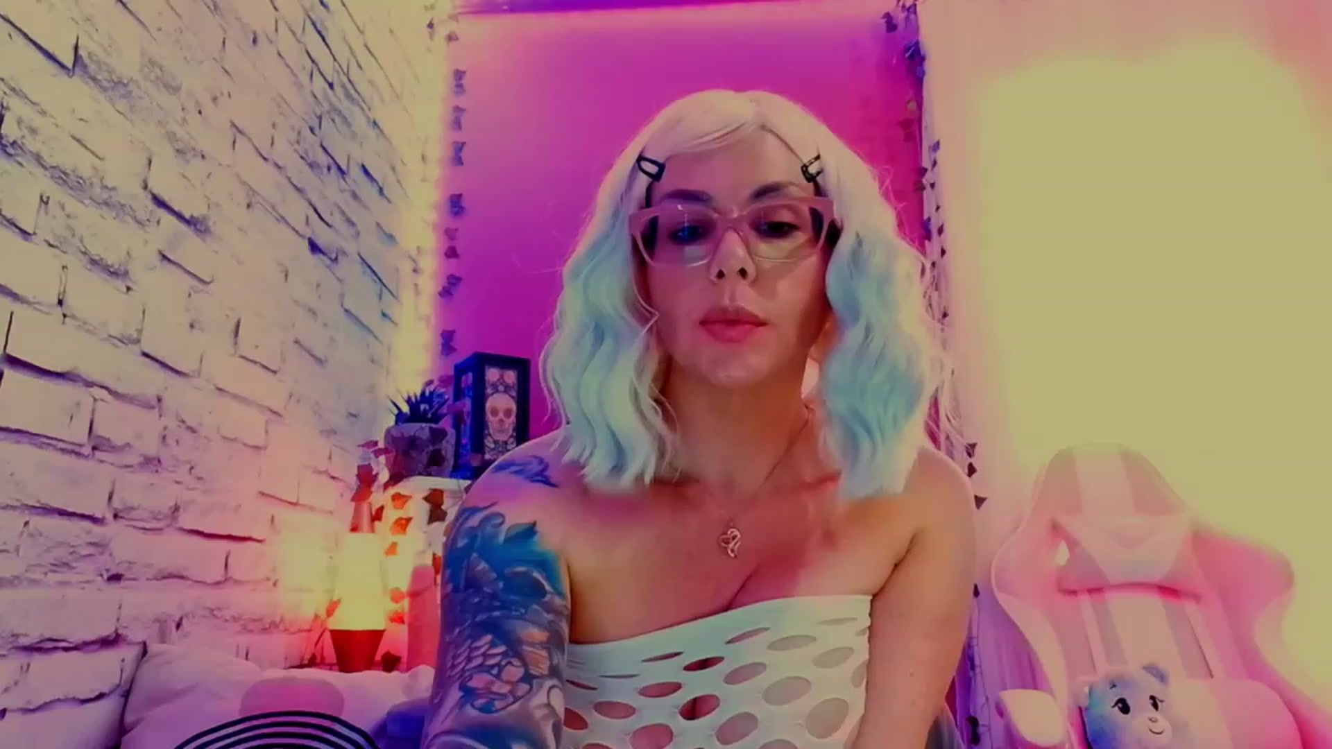 Gallery image thumbnail from CashmereFoxxx's myfreecams stream on, 06/10/2023, 16:33 image 17 of 20