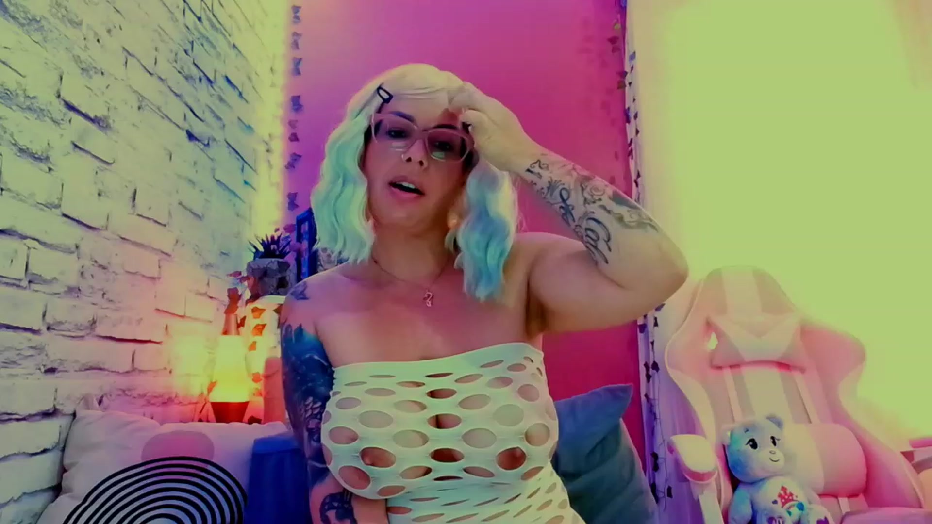 Gallery image thumbnail from CashmereFoxxx's myfreecams stream on, 06/10/2023, 16:33 image 1 of 20