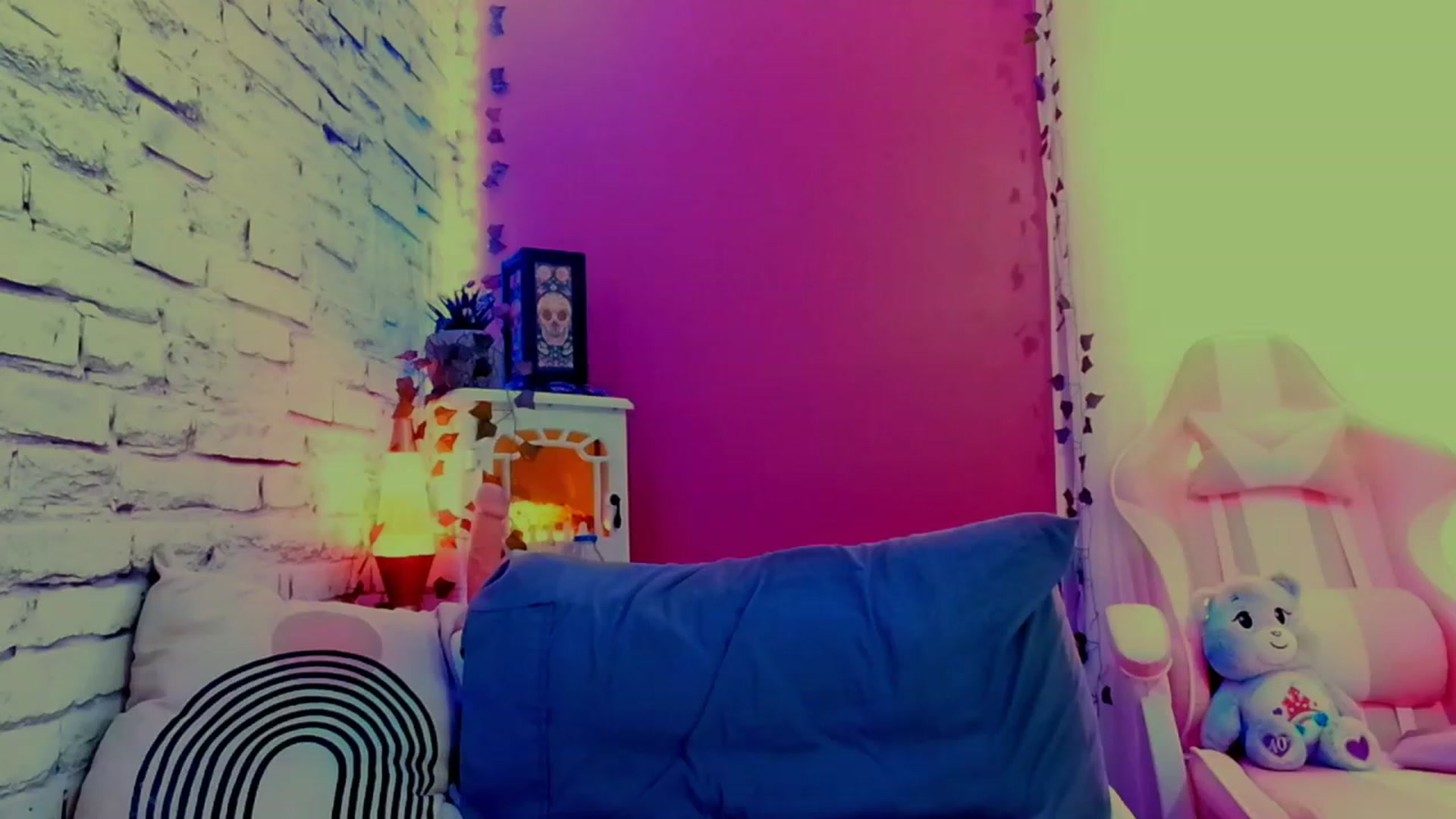 Gallery image thumbnail from CashmereFoxxx's myfreecams stream on, 06/10/2023, 20:35 image 9 of 20