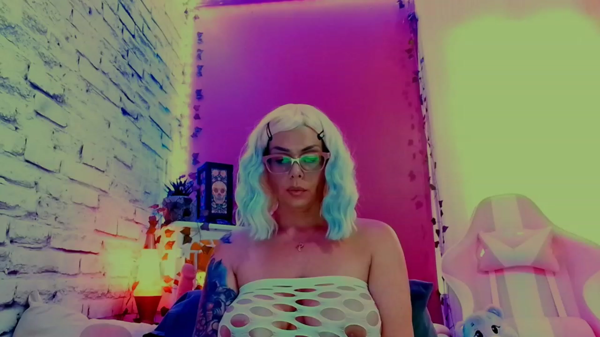 Gallery image thumbnail from CashmereFoxxx's myfreecams stream on, 06/10/2023, 20:35 image 20 of 20