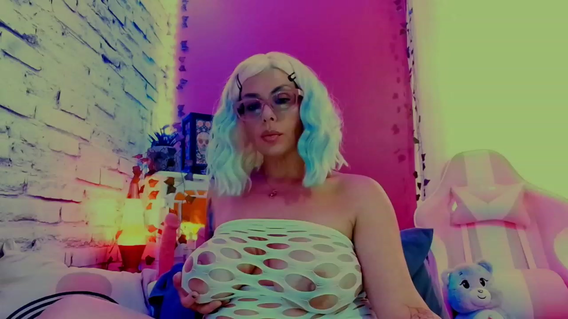 Gallery image thumbnail from CashmereFoxxx's myfreecams stream on, 06/10/2023, 20:35 image 14 of 20