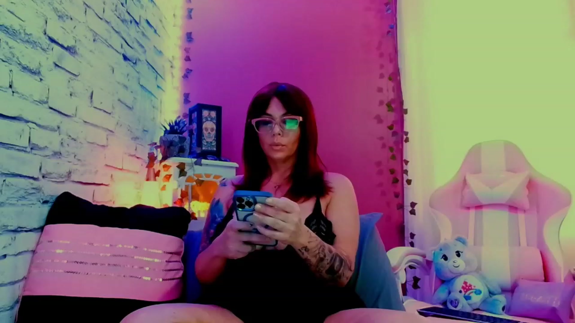 Gallery image thumbnail from CashmereFoxxx's myfreecams stream on, 06/11/2023, 16:49 image 7 of 20