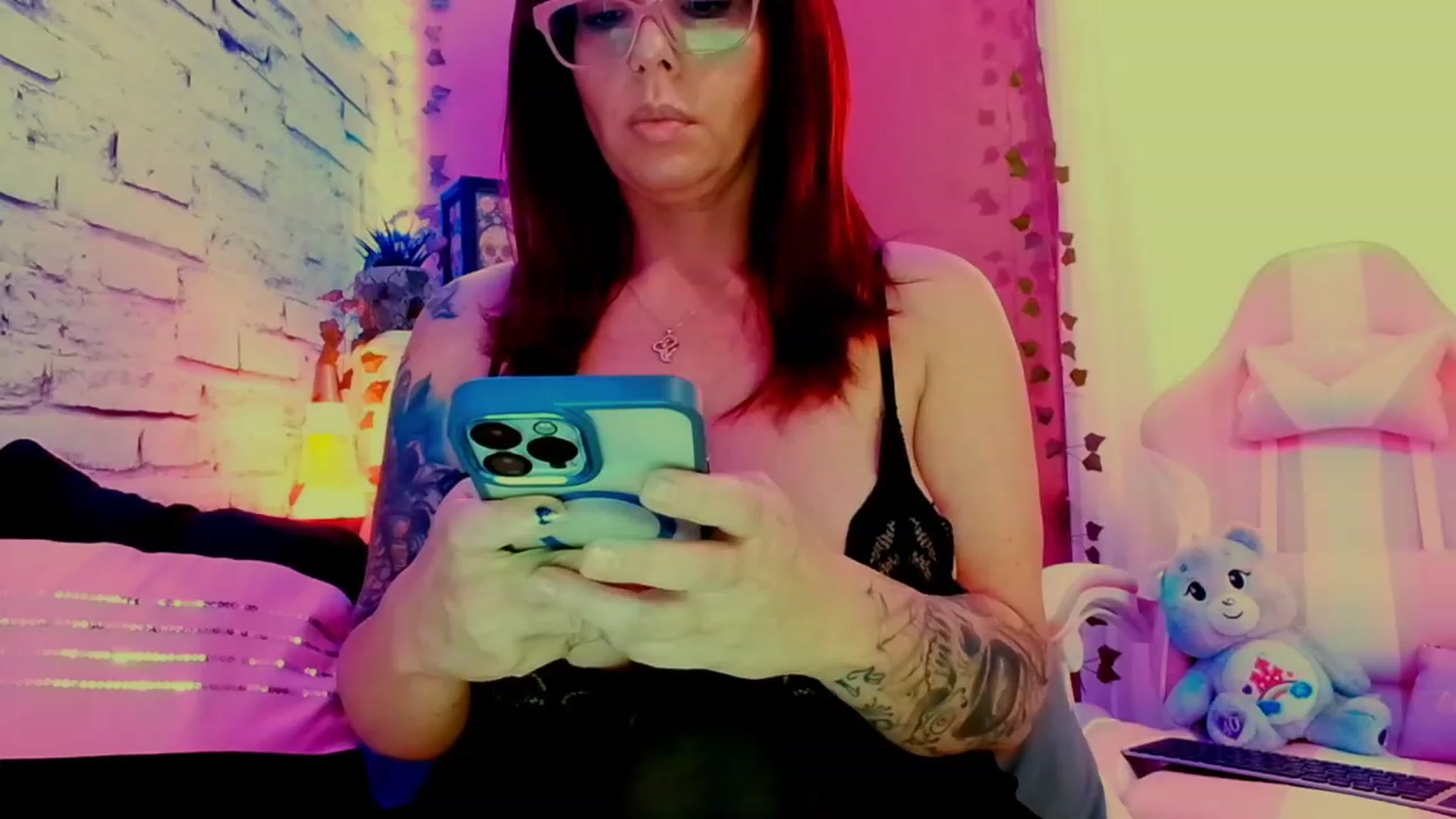 Gallery image thumbnail from CashmereFoxxx's myfreecams stream on, 06/11/2023, 16:49 image 17 of 20