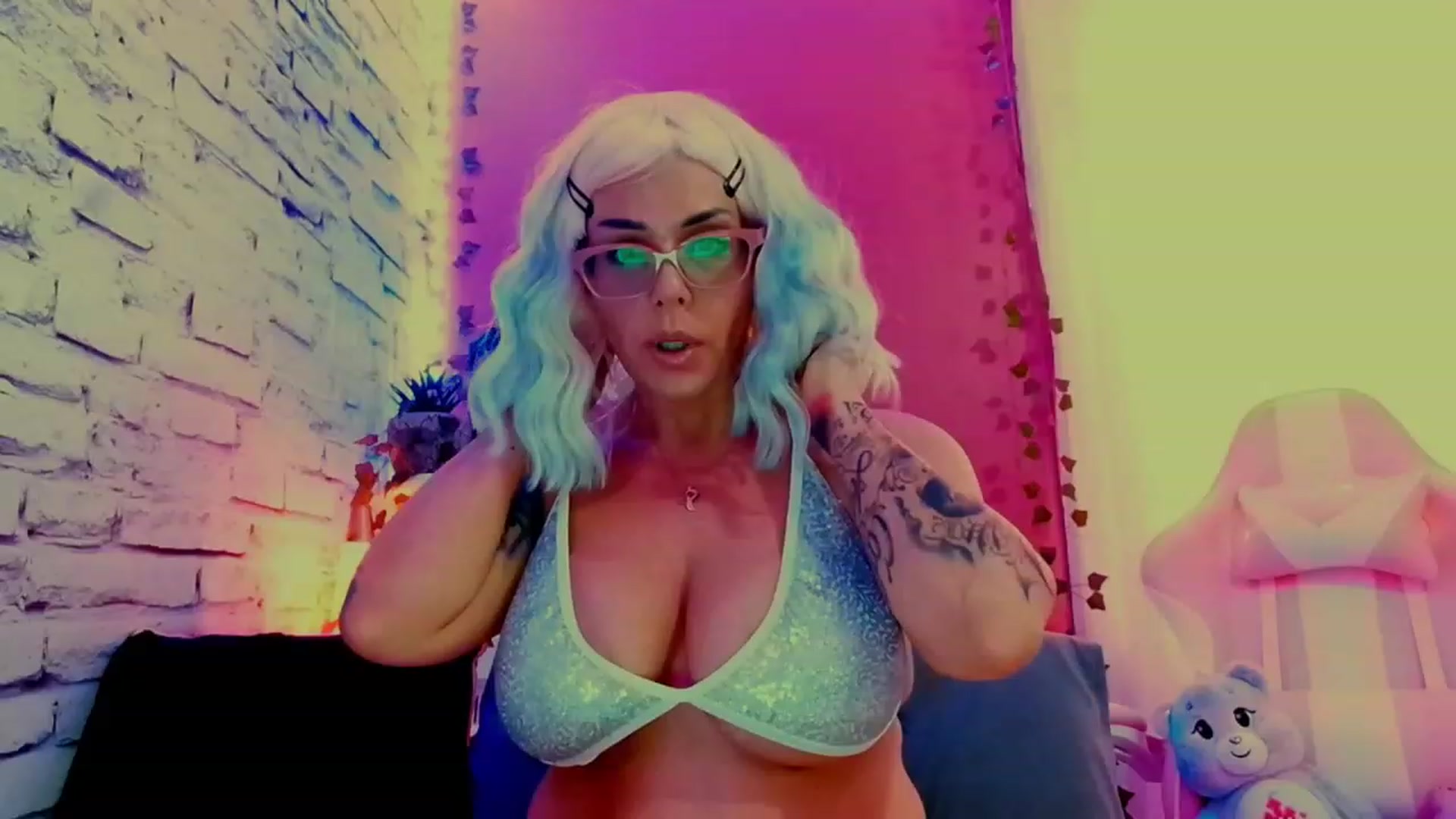 Gallery image thumbnail from CashmereFoxxx's myfreecams stream on, 06/11/2023, 21:49 image 3 of 20