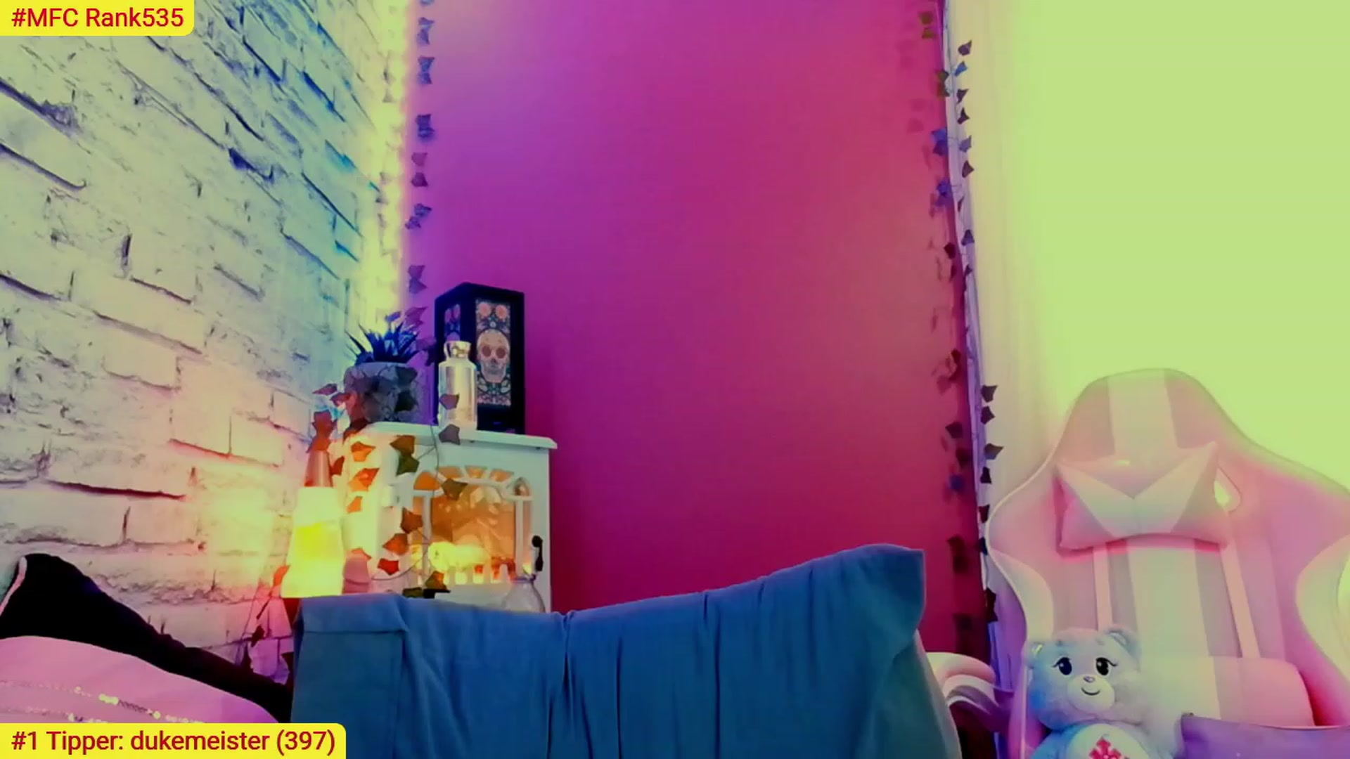 Gallery image thumbnail from CashmereFoxxx's myfreecams stream on, 06/19/2023, 21:40 image 9 of 20