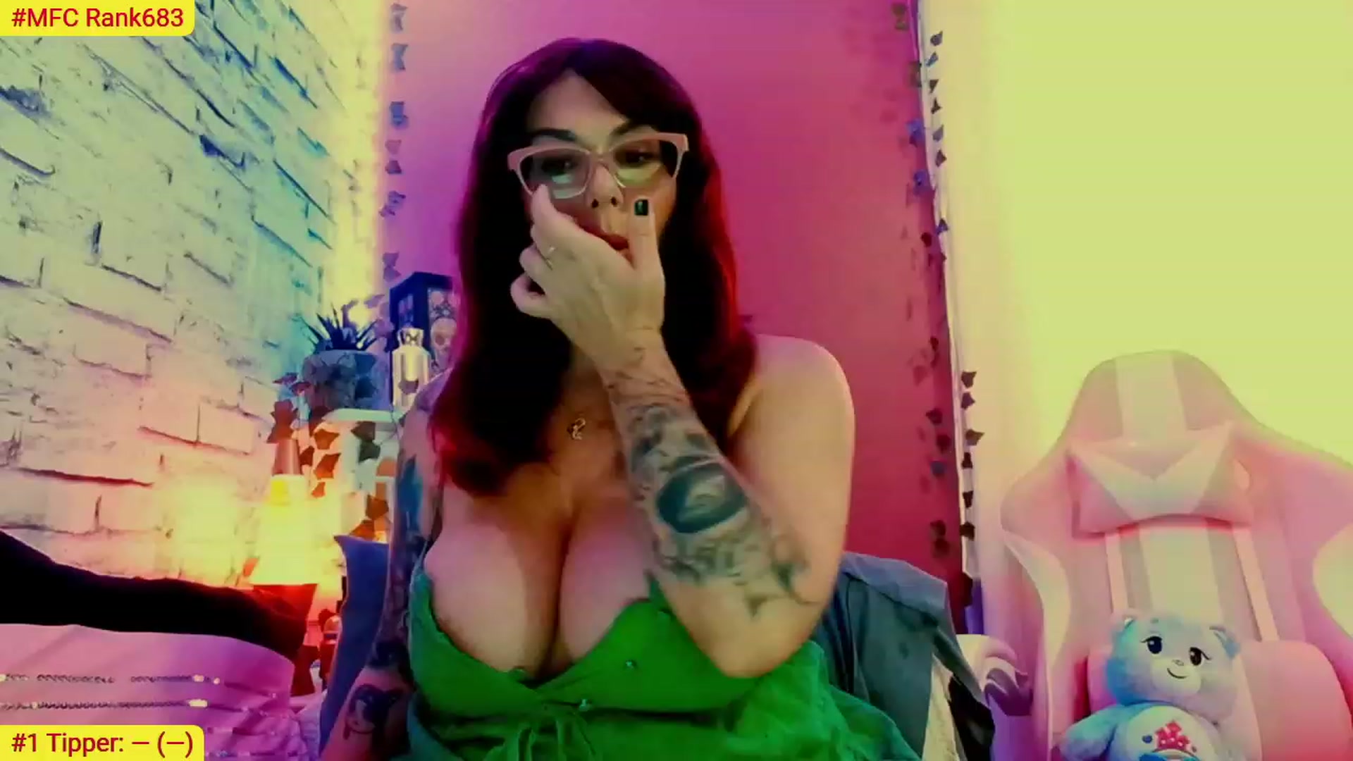 Gallery image thumbnail from CashmereFoxxx's myfreecams stream on, 06/26/2023, 18:56 image 3 of 20