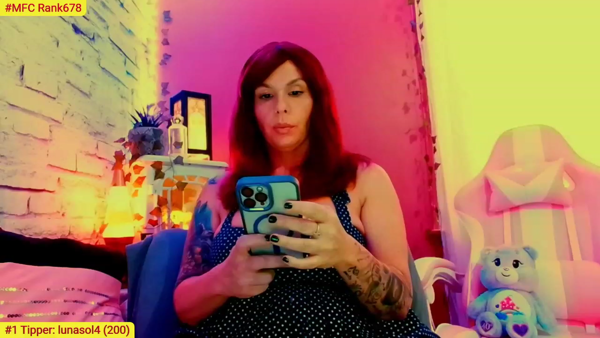 Gallery image thumbnail from CashmereFoxxx's myfreecams stream on, 06/27/2023, 16:50 image 14 of 20