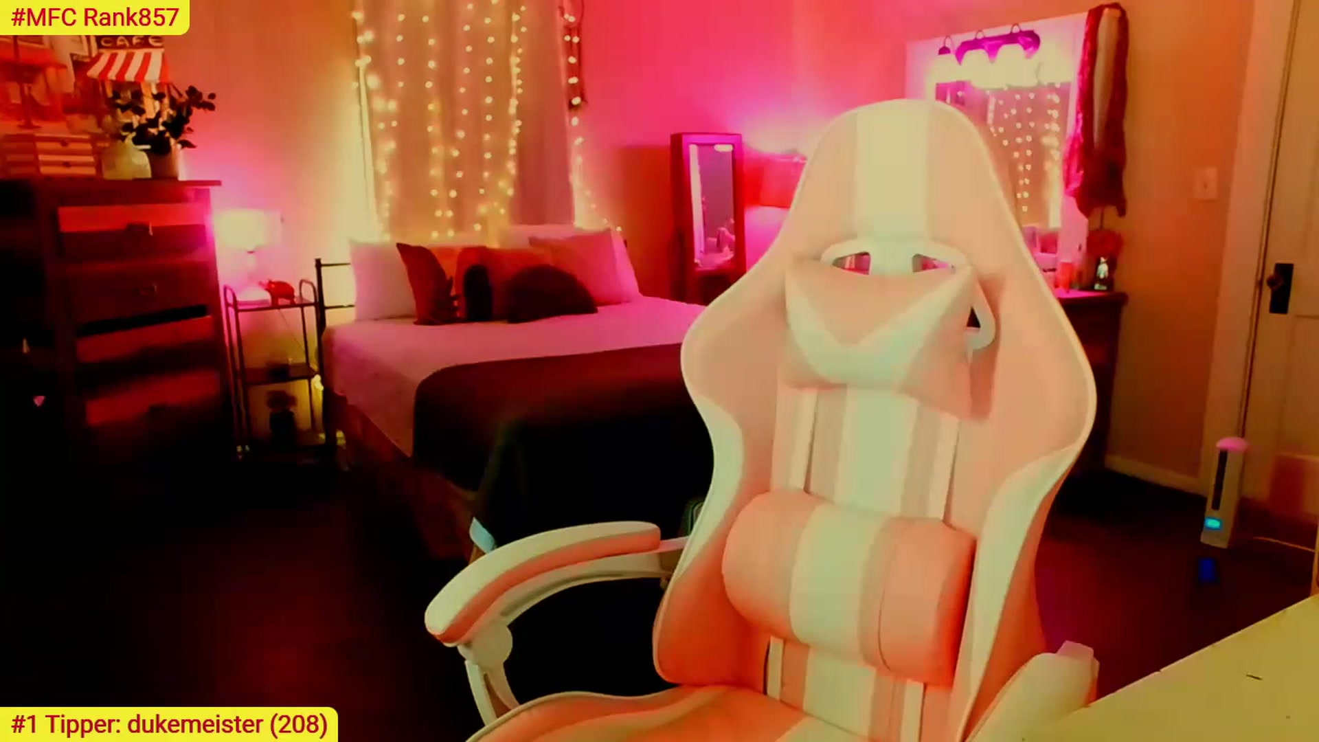 Gallery image thumbnail from CashmereFoxxx's myfreecams stream on, 07/18/2023, 20:57 image 8 of 20