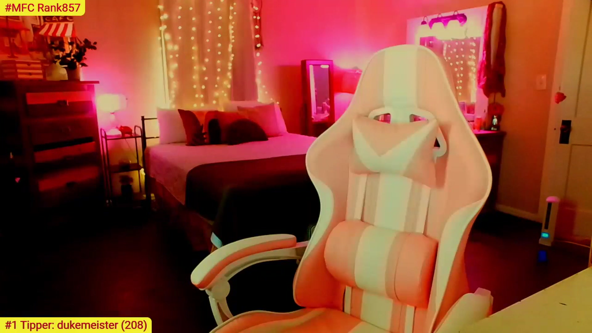 Gallery image thumbnail from CashmereFoxxx's myfreecams stream on, 07/18/2023, 20:57 image 12 of 20