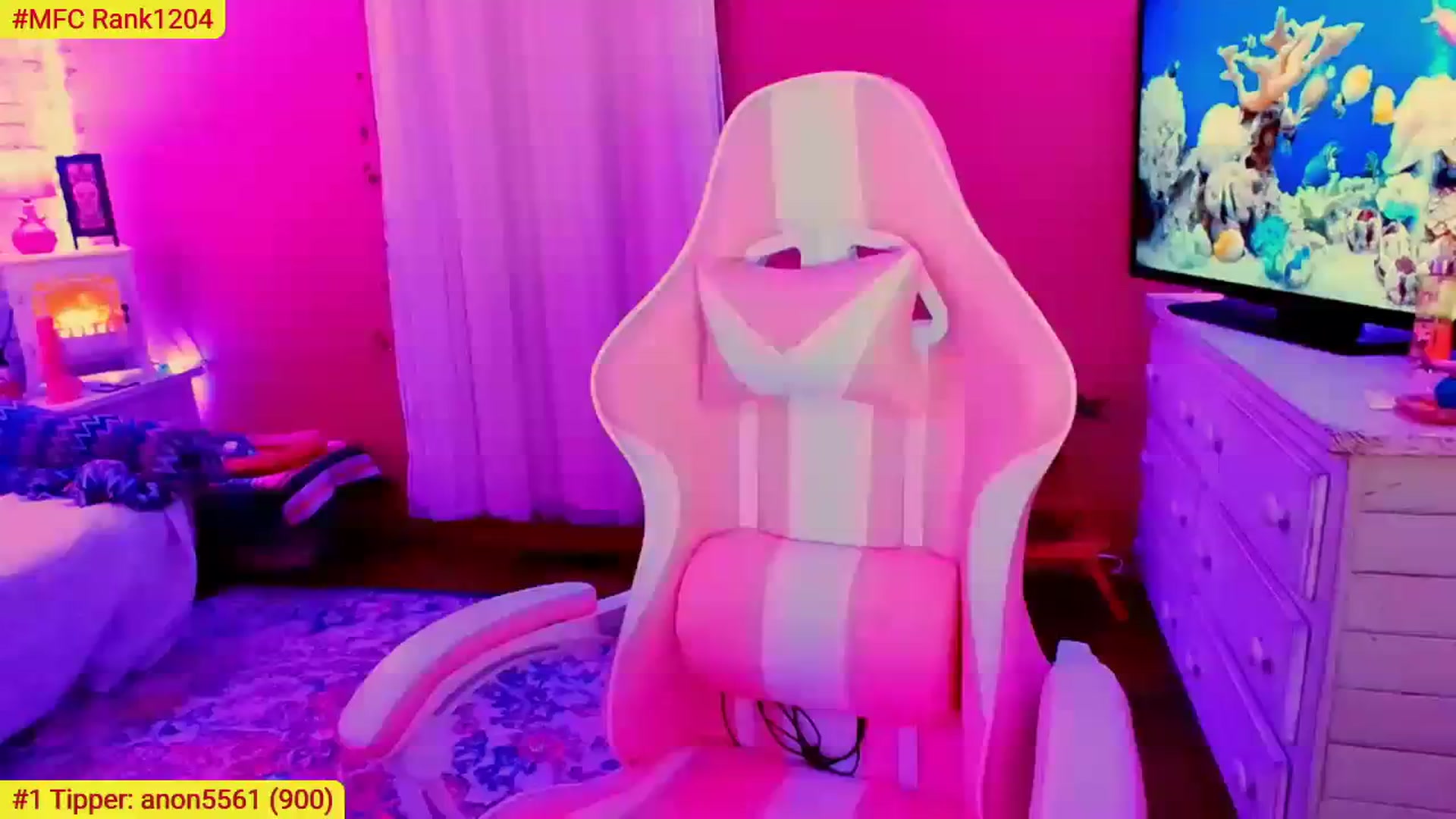 Gallery image thumbnail from CashmereFoxxx's myfreecams stream on, 07/30/2023, 05:23 image 6 of 20