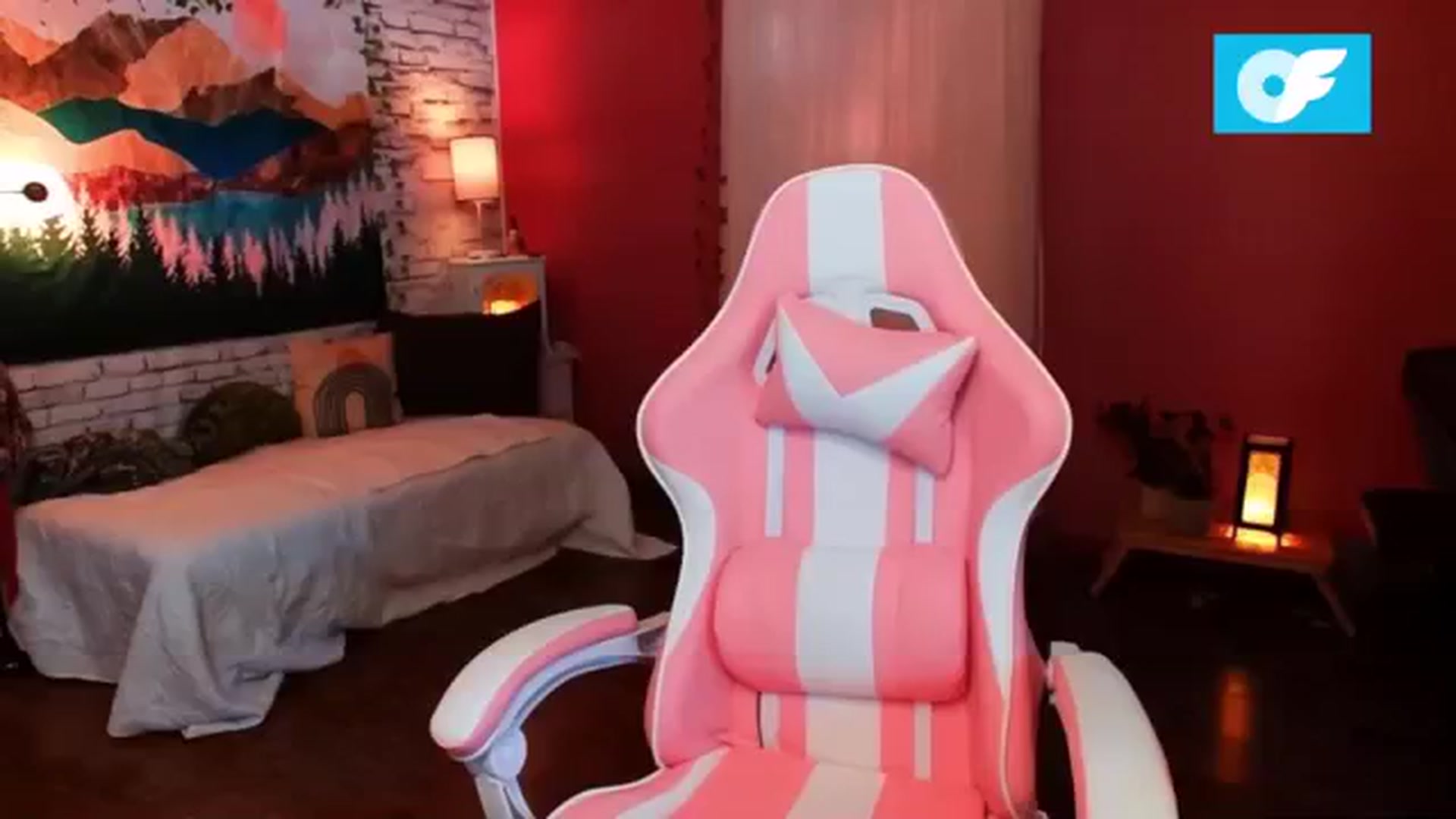 Gallery image thumbnail from CashmereFoxxx's myfreecams stream on, 08/17/2023, 20:41 image 18 of 20