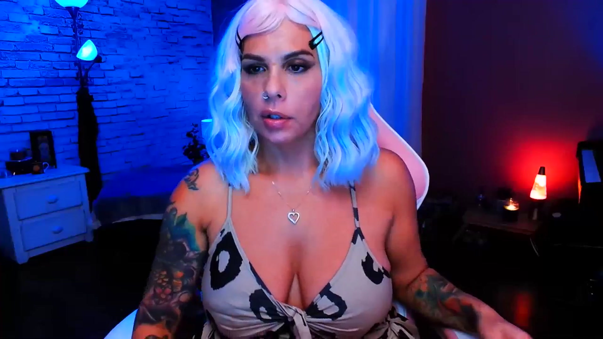 Gallery image thumbnail from CashmereFoxxx's myfreecams stream on, 09/01/2023, 18:58 image 6 of 20