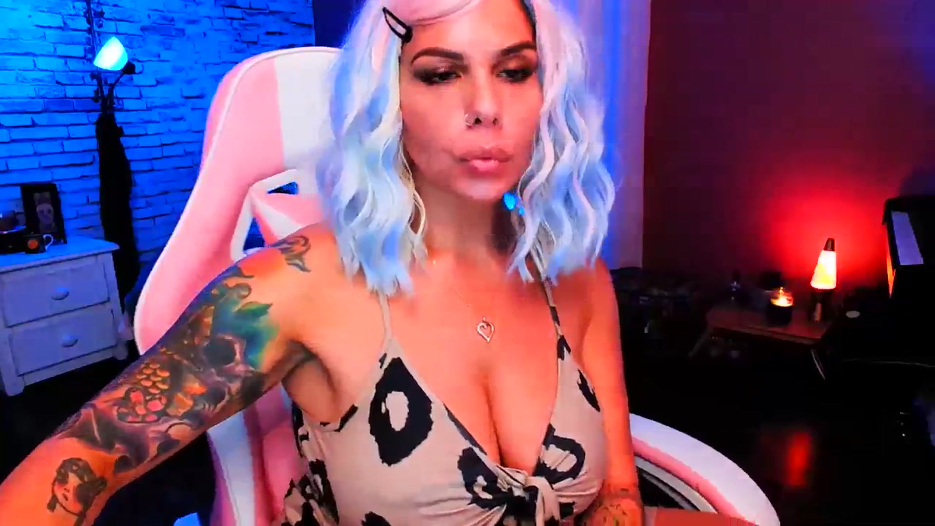 Gallery image thumbnail from CashmereFoxxx's myfreecams stream on, 09/01/2023, 18:58 image 14 of 20