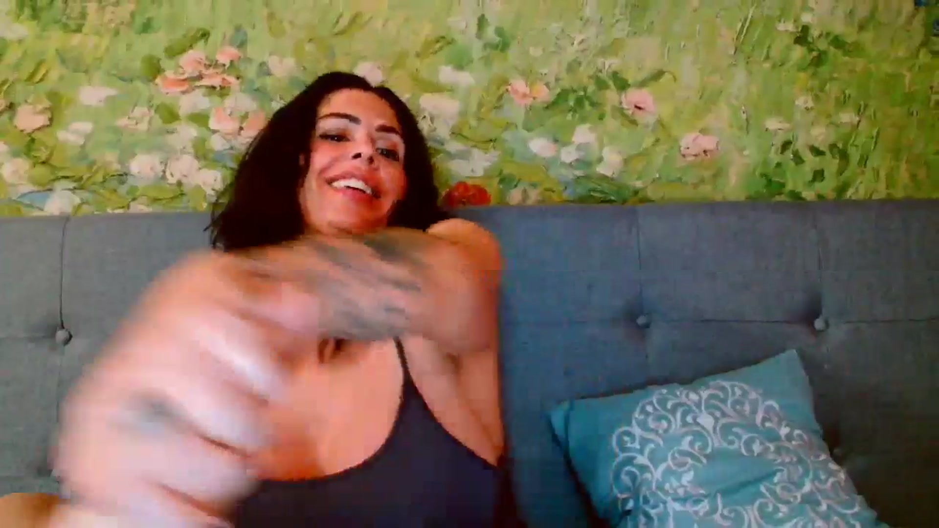 Gallery image thumbnail from CashmereFoxxx's myfreecams stream on, 04/19/2024, 18:02 image 19 of 20