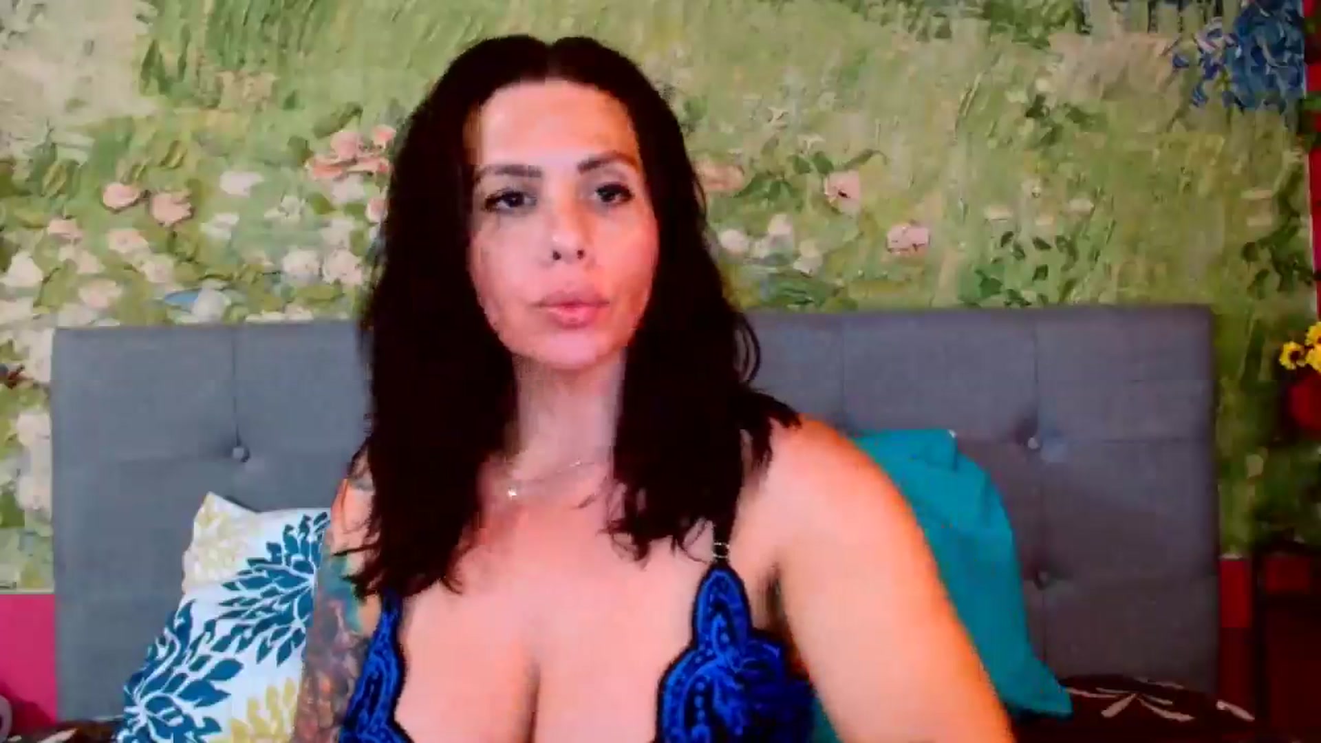 Gallery image thumbnail from CashmereFoxxx's myfreecams stream on, 05/03/2024, 17:30 image 2 of 20