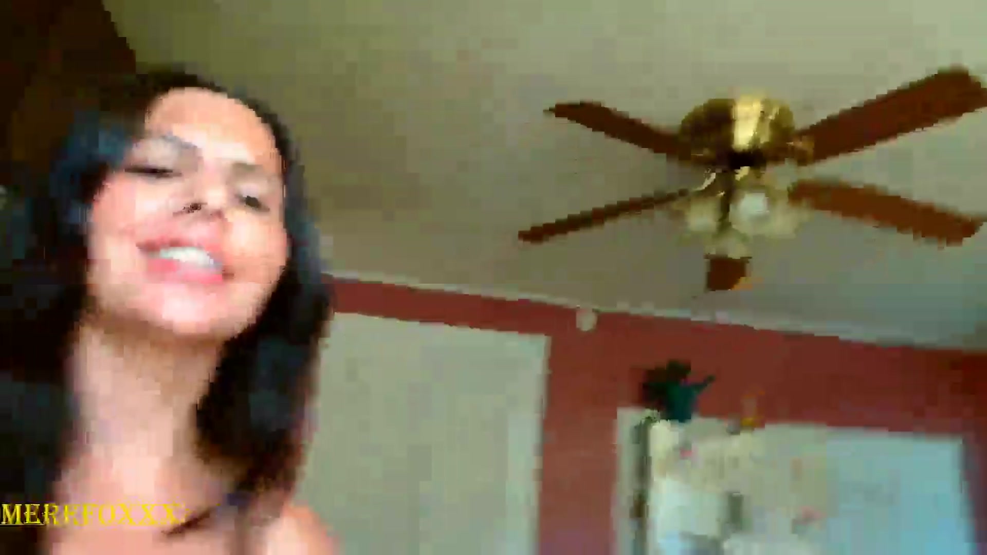 Gallery image thumbnail from CashmereFoxxx's myfreecams stream on, 05/20/2024, 18:16 image 10 of 20