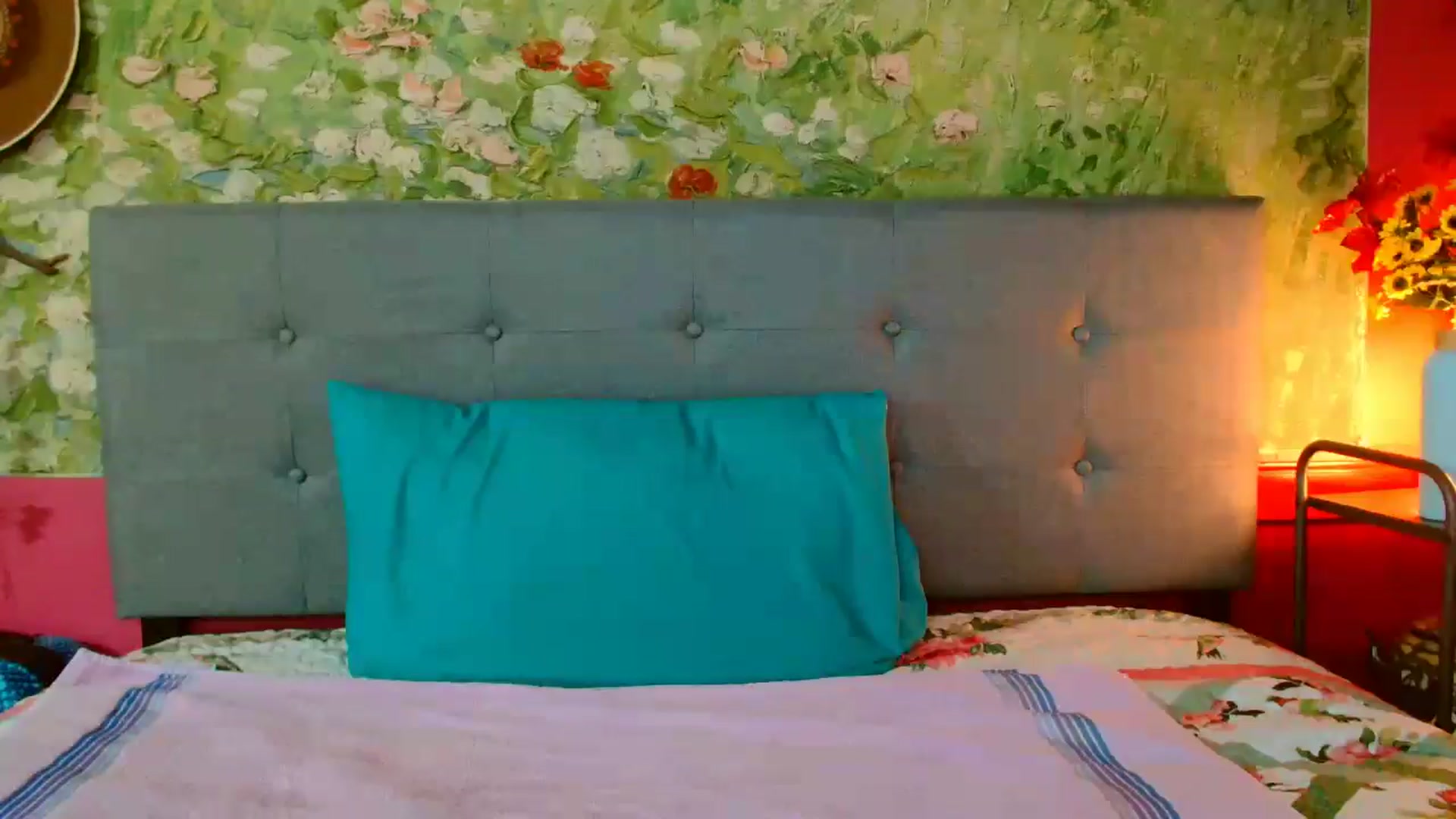 Gallery image thumbnail from CashmereFoxxx's myfreecams stream on, 05/22/2024, 18:37 image 2 of 20