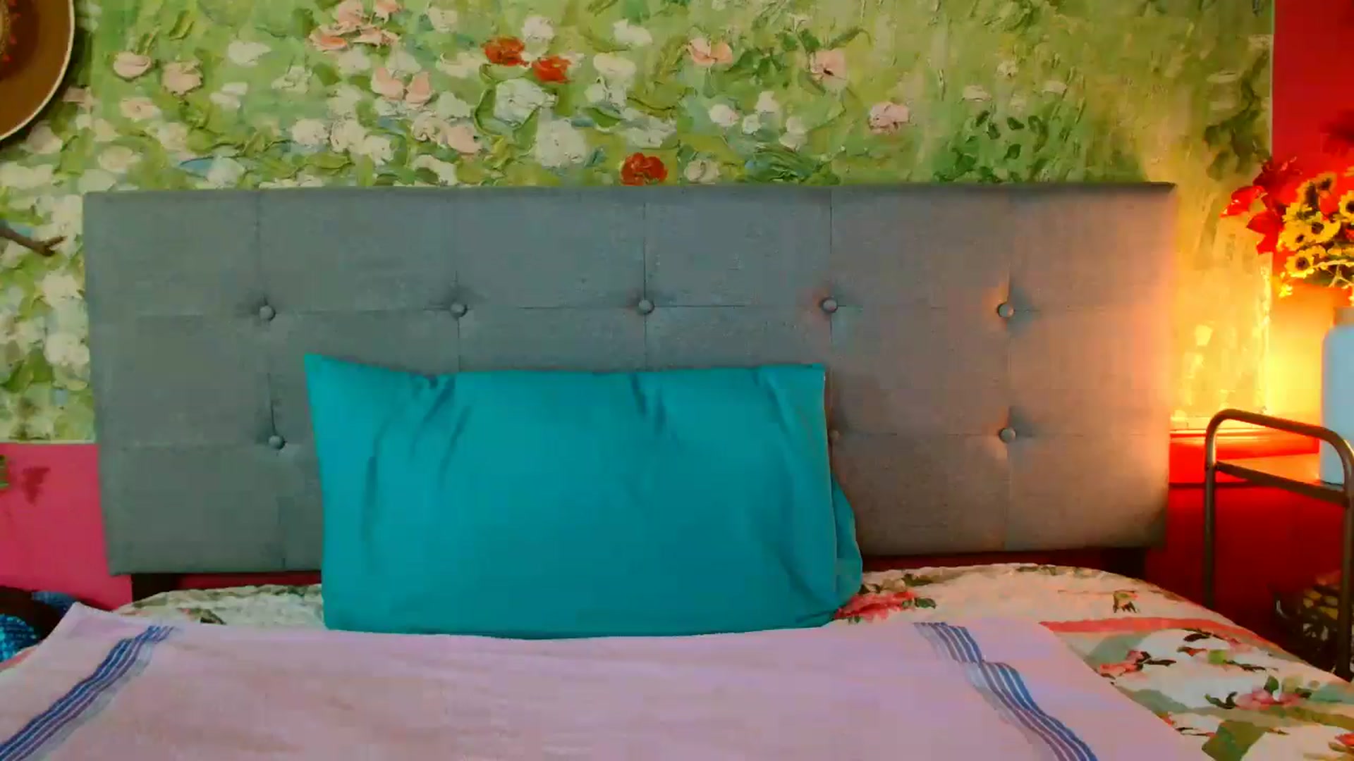 Gallery image thumbnail from CashmereFoxxx's myfreecams stream on, 05/22/2024, 18:37 image 3 of 20